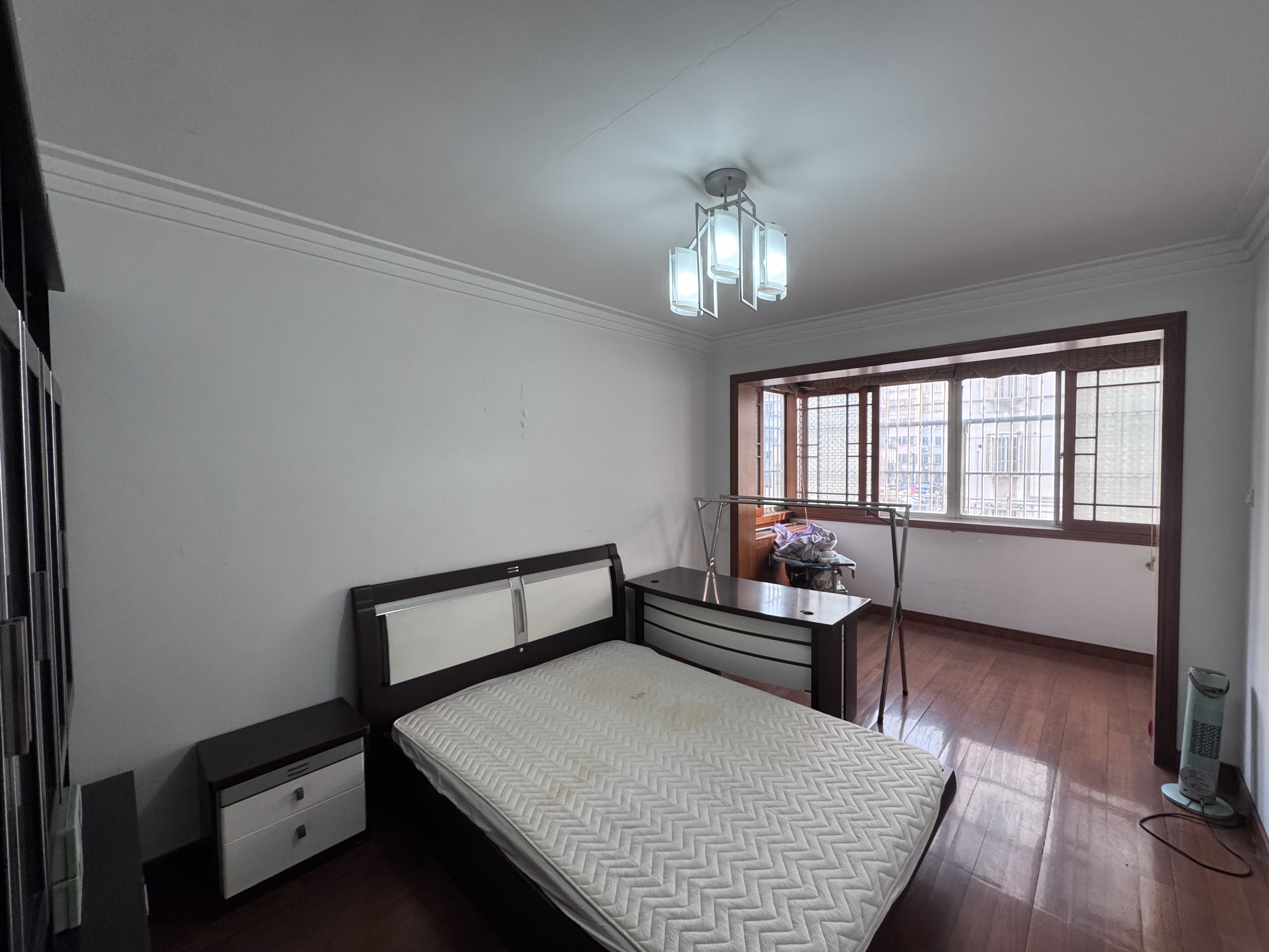 银花苑 3室2厅1卫 128m&sup2;