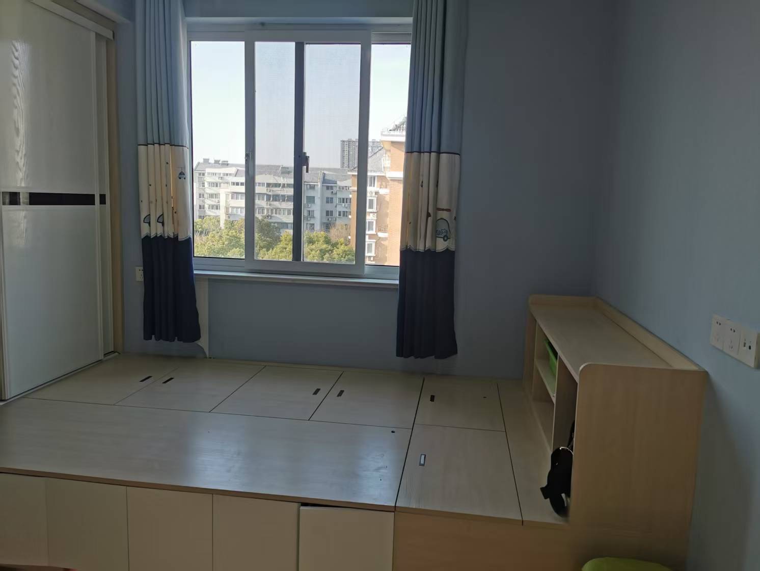 东昇花园 4室2厅2卫 151.96m&sup2;