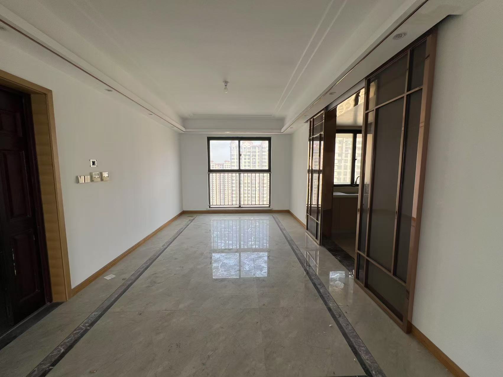 中南世纪花城三期 4室2厅2卫 177.91m²