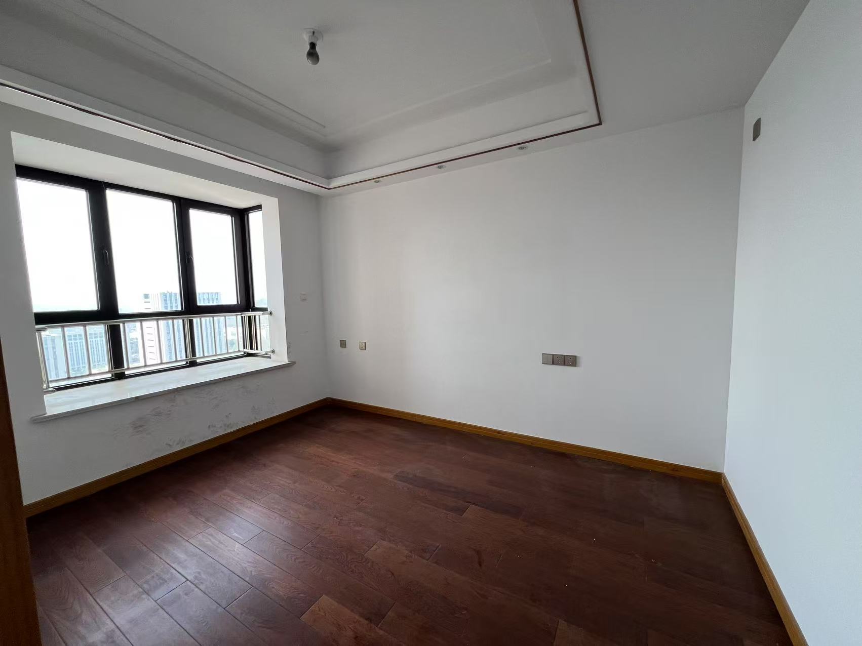 中南世纪花城三期 4室2厅2卫 177.91m²