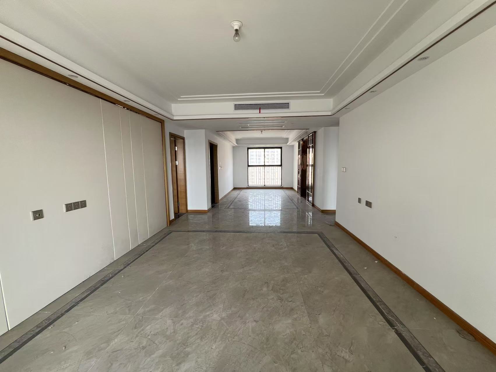 中南世纪花城三期 4室2厅2卫 177.91m²