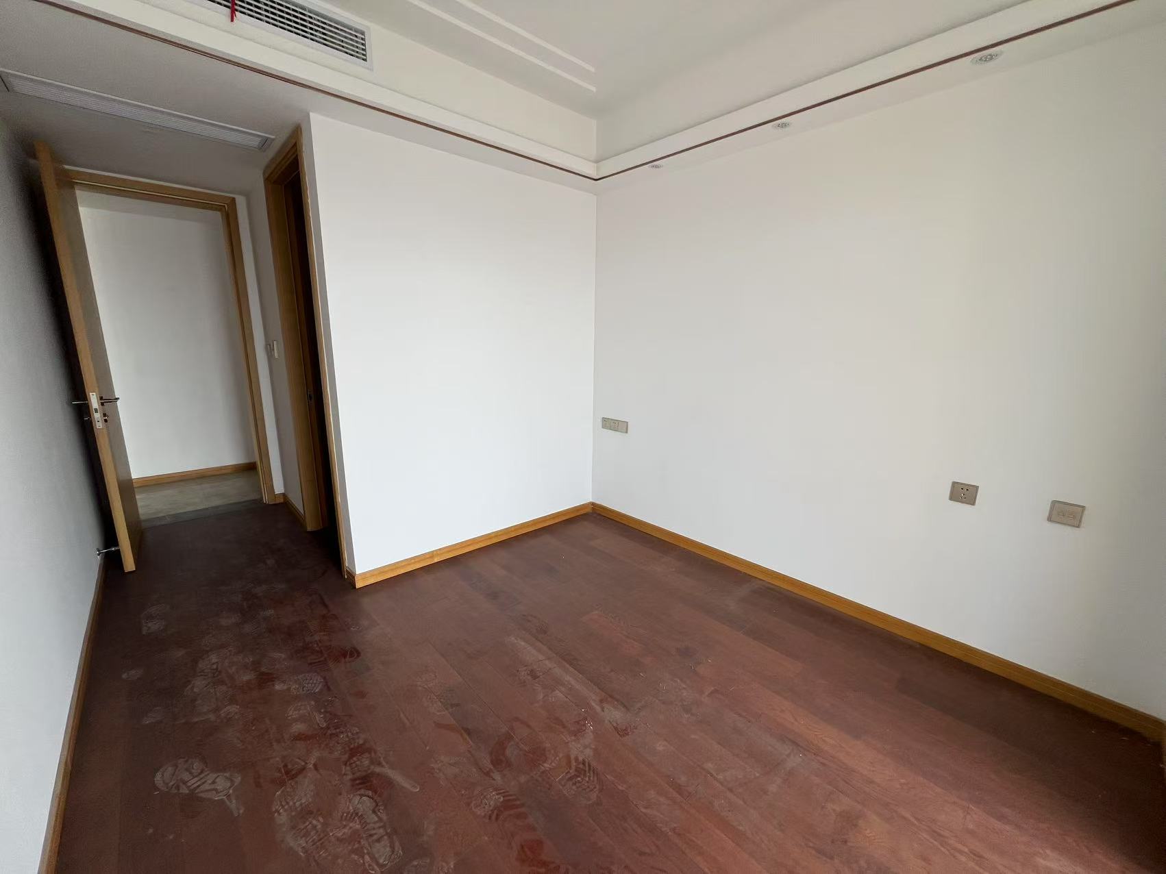 中南世纪花城三期 4室2厅2卫 177.91m²
