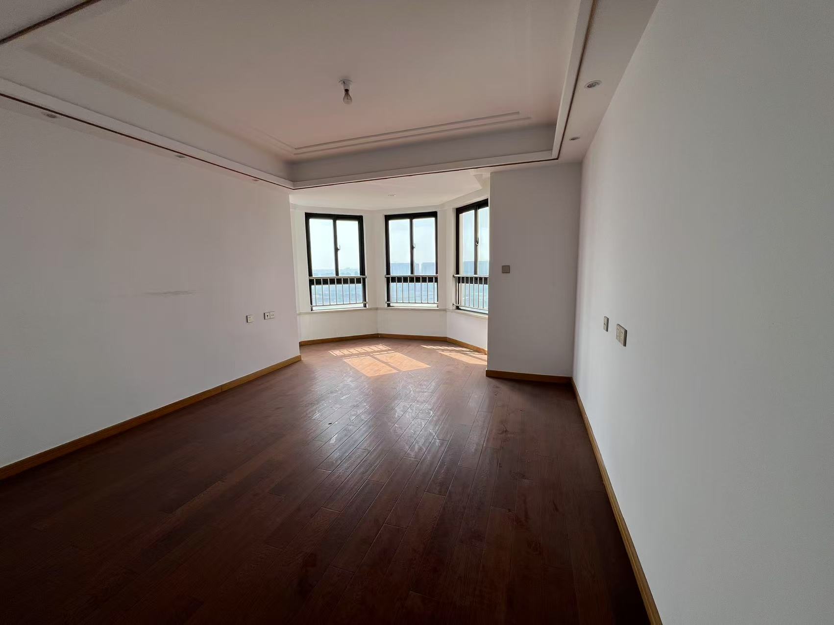 中南世纪花城三期 4室2厅2卫 177.91m²