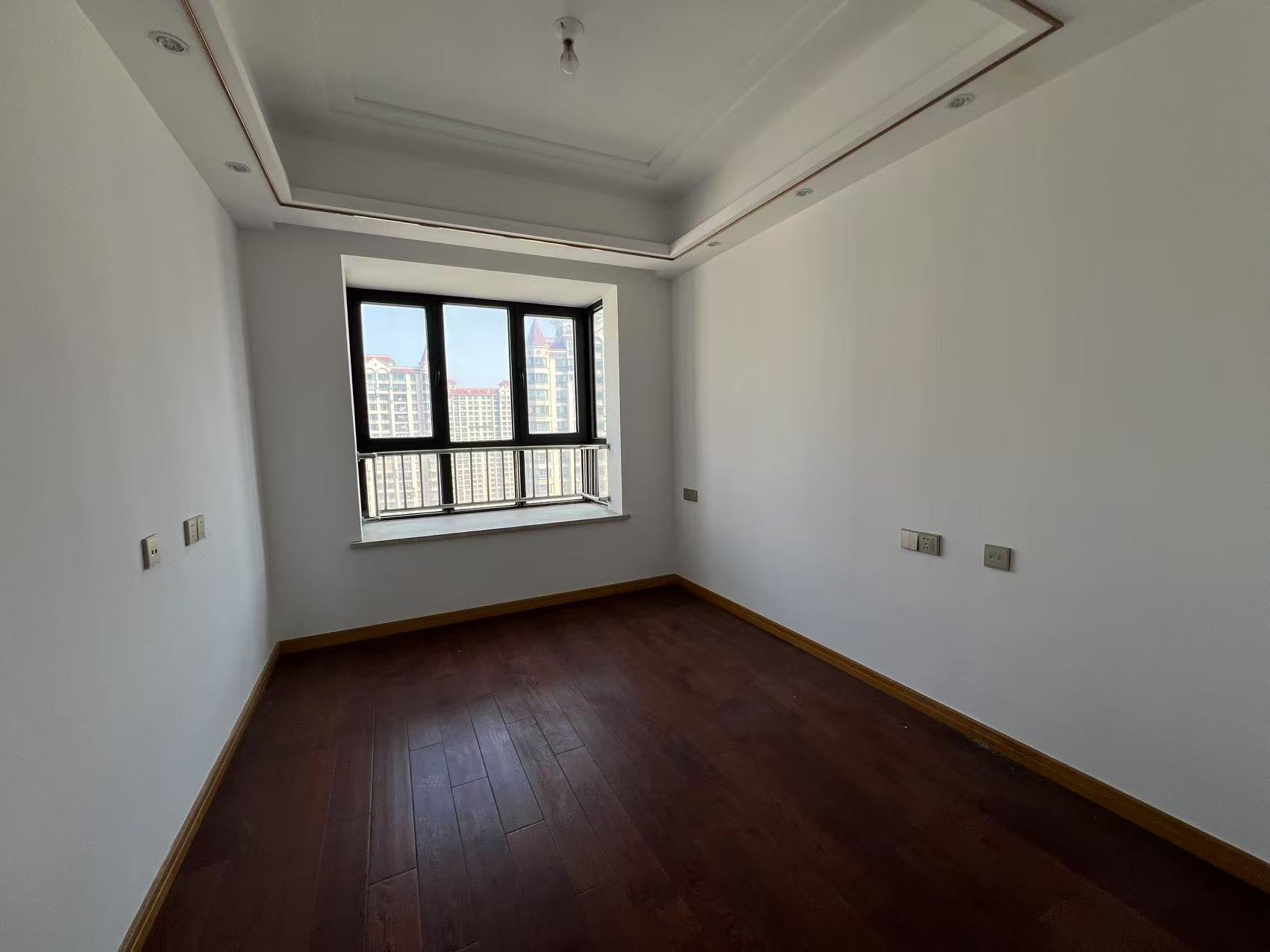 中南世纪花城三期 4室2厅2卫 177.91m²