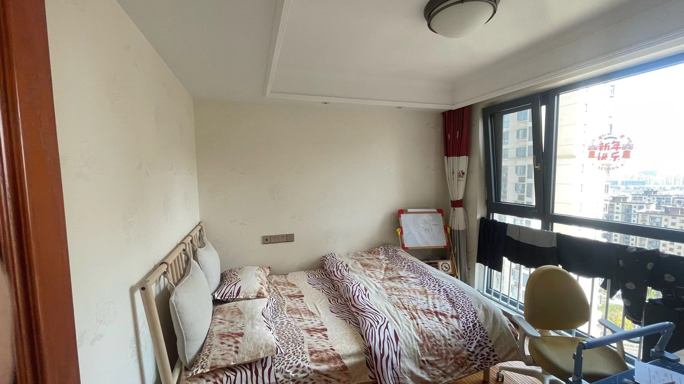 万达华府 4室2厅2卫 141m&sup2;