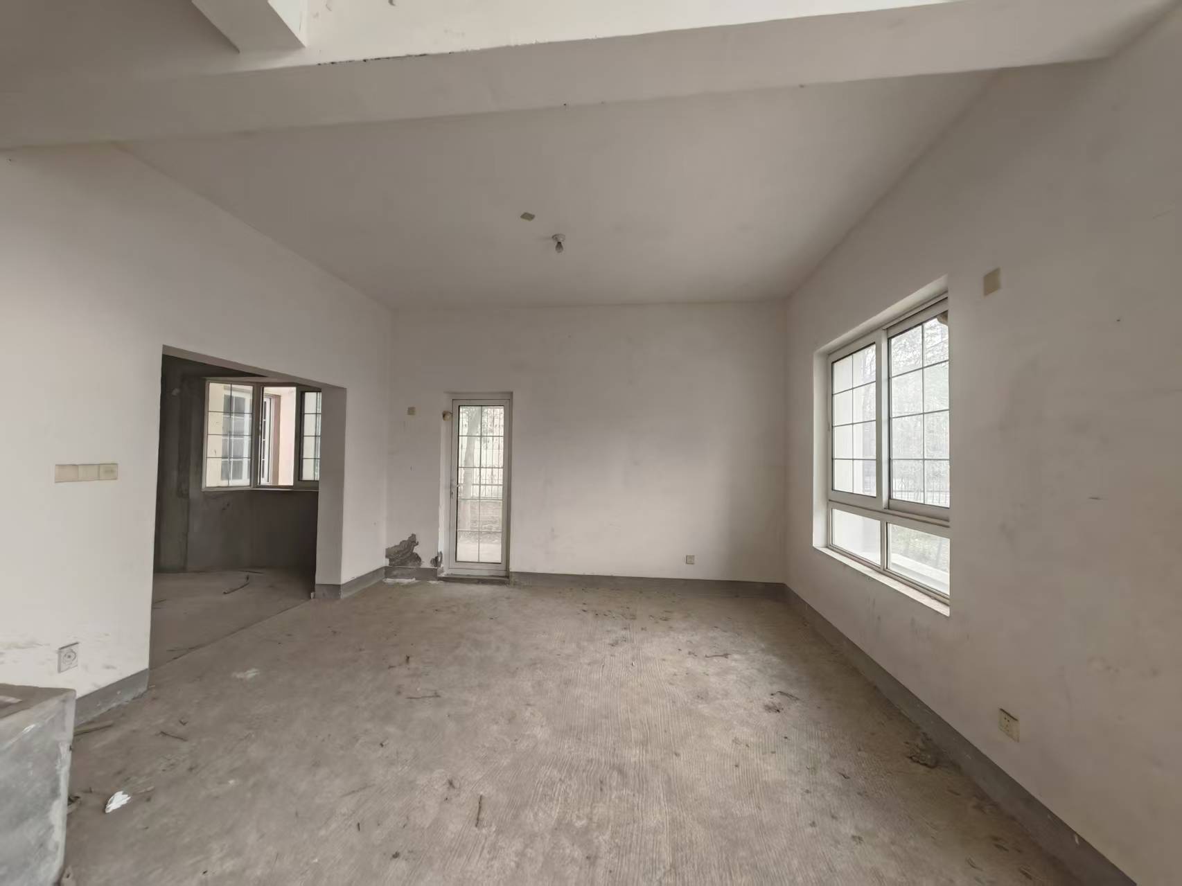 优山美地花园南区 5室2厅3卫 310.00m²