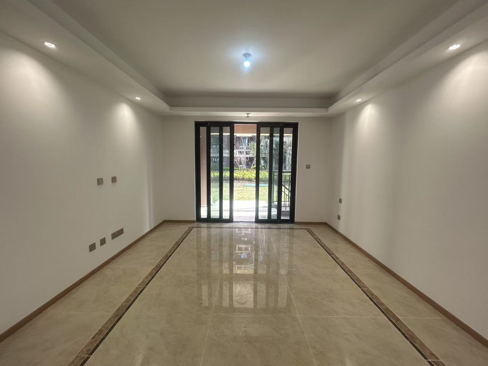 林肯公园 4室2厅2卫 122.00m²