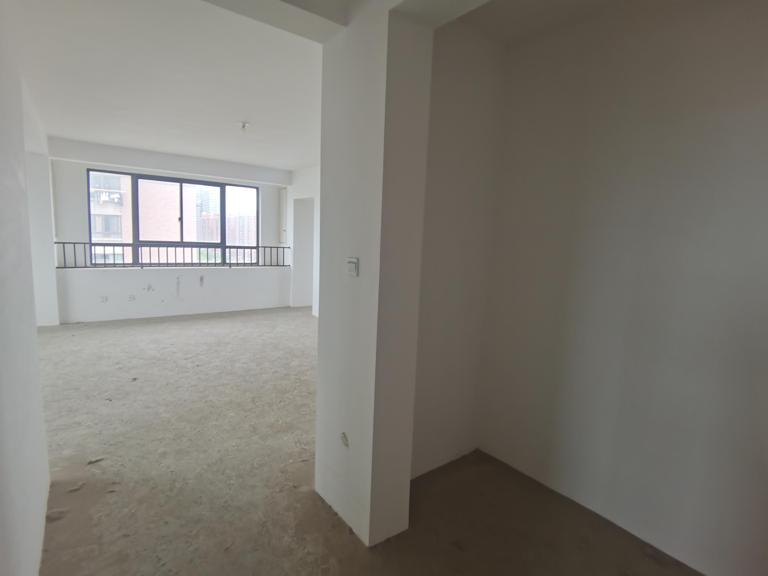 书香华府小区 3室2厅2卫 140m²