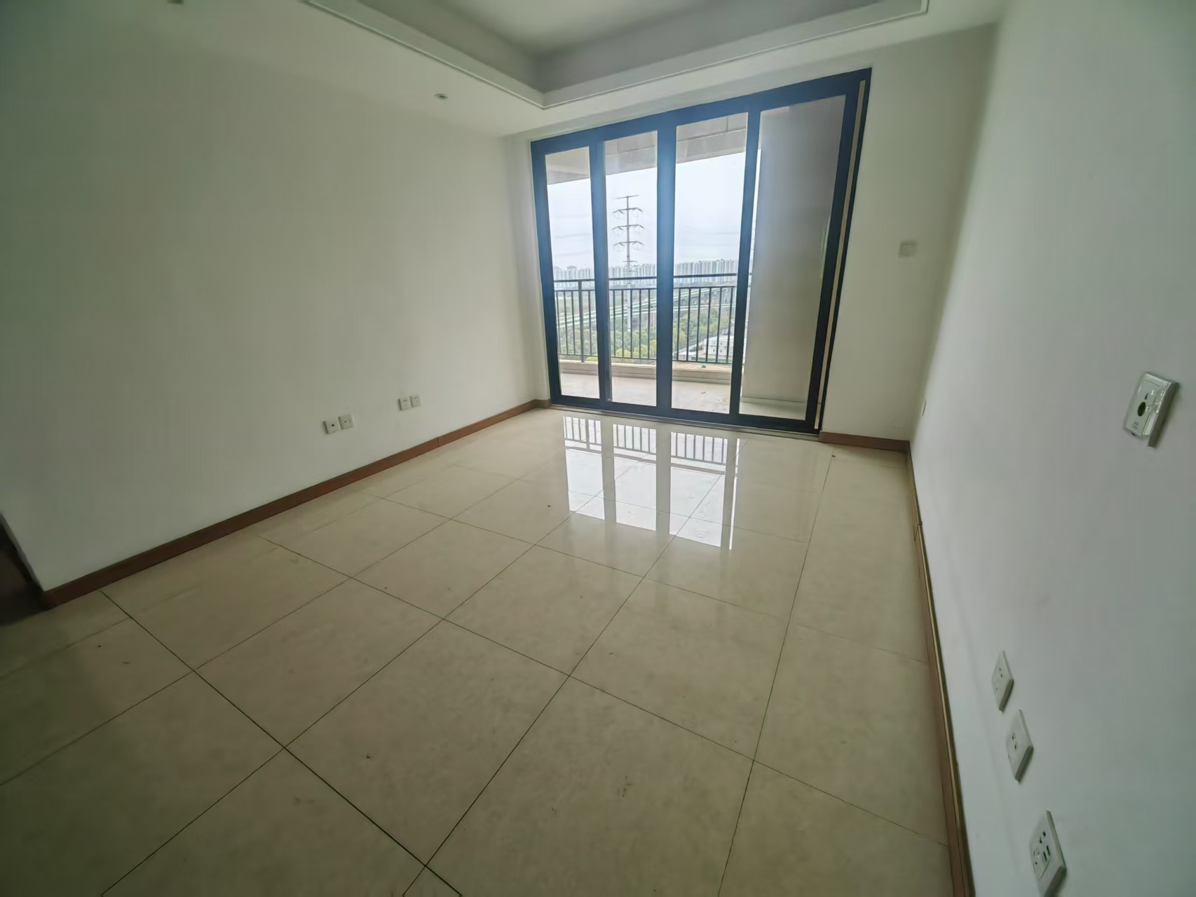 绿地新里城 3室2厅2卫 106.72m²
