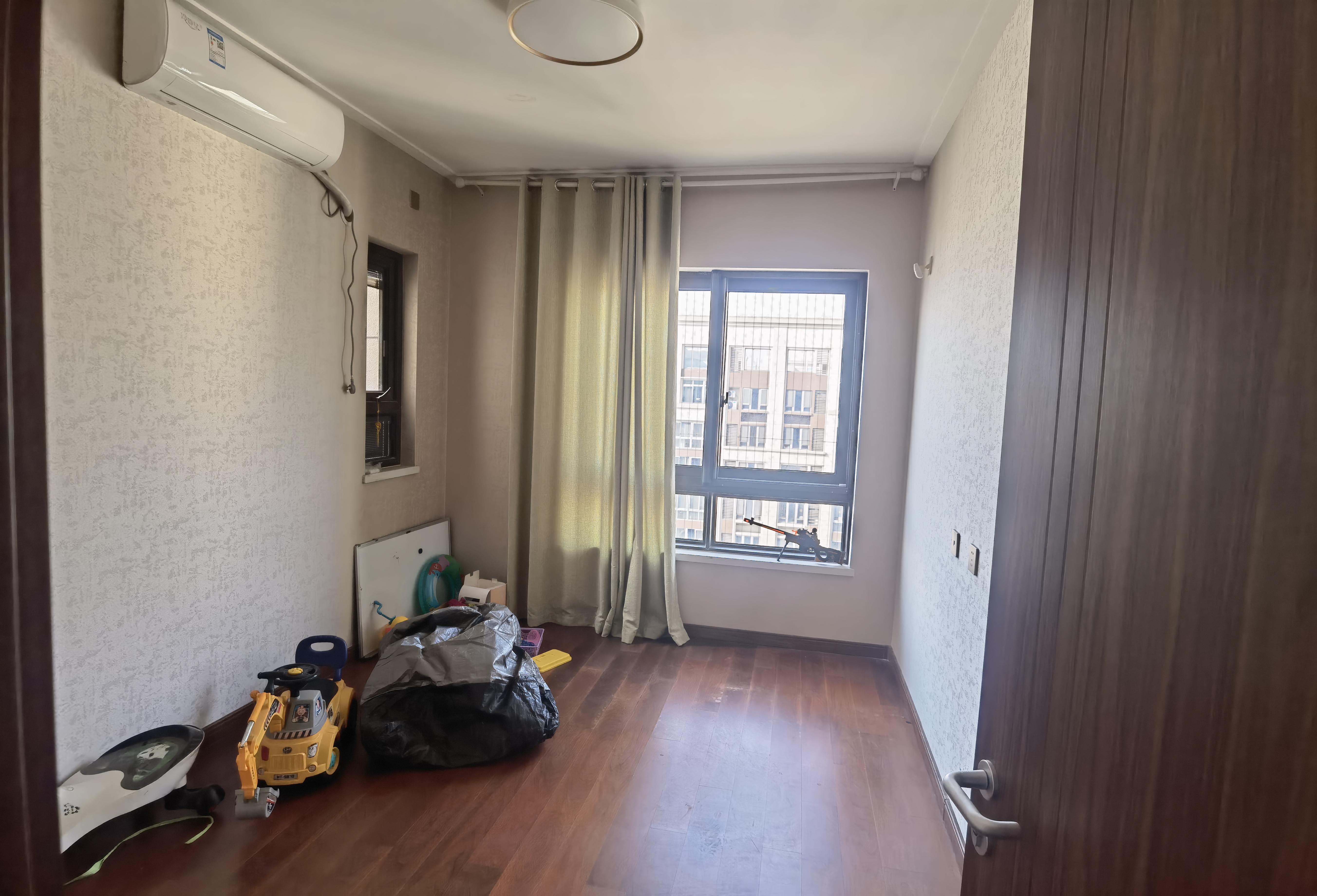 中南万科大都会 4室2厅2卫 153.00m&sup2;