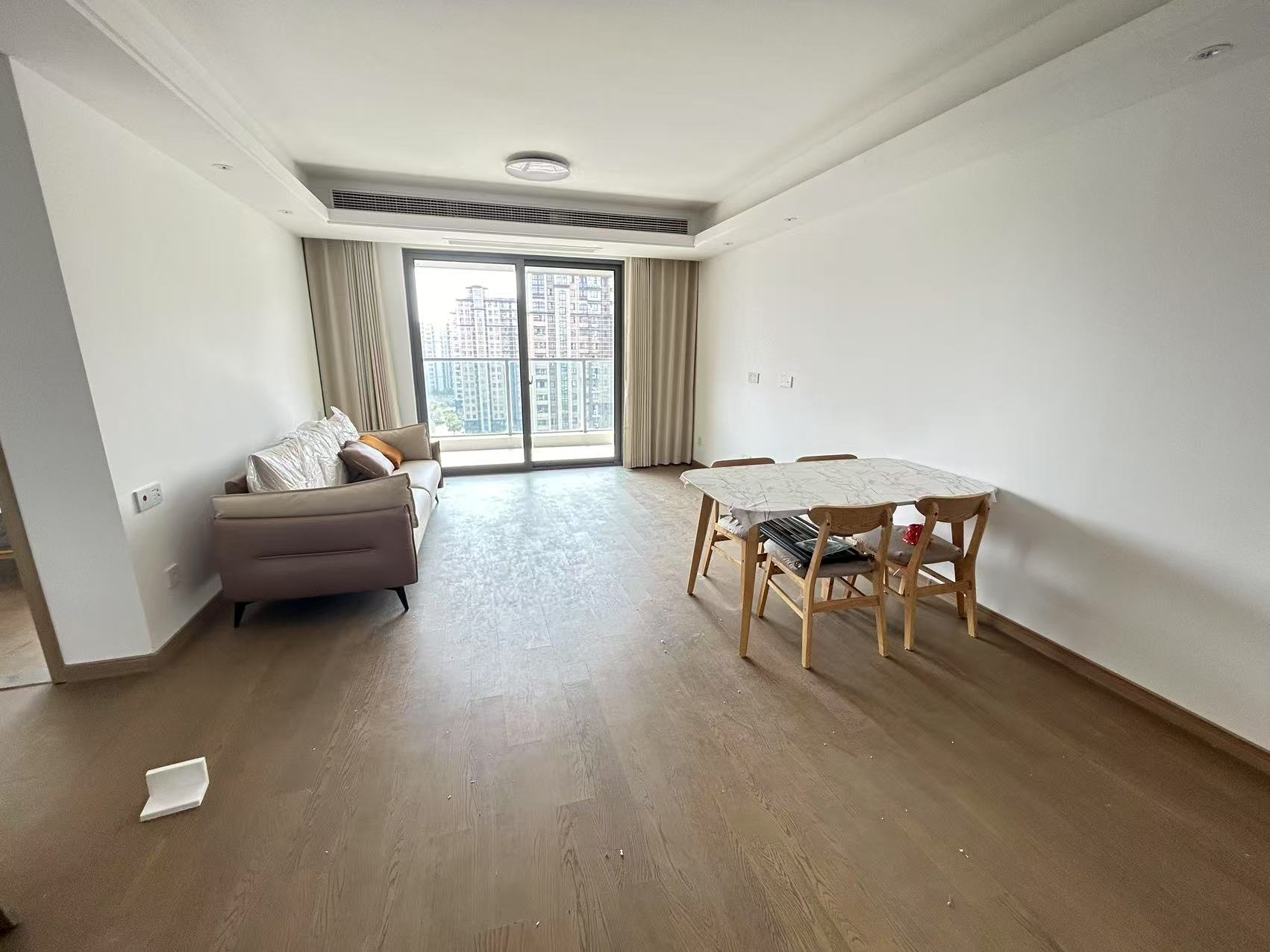 海纳春江 3室2厅1卫 116m²