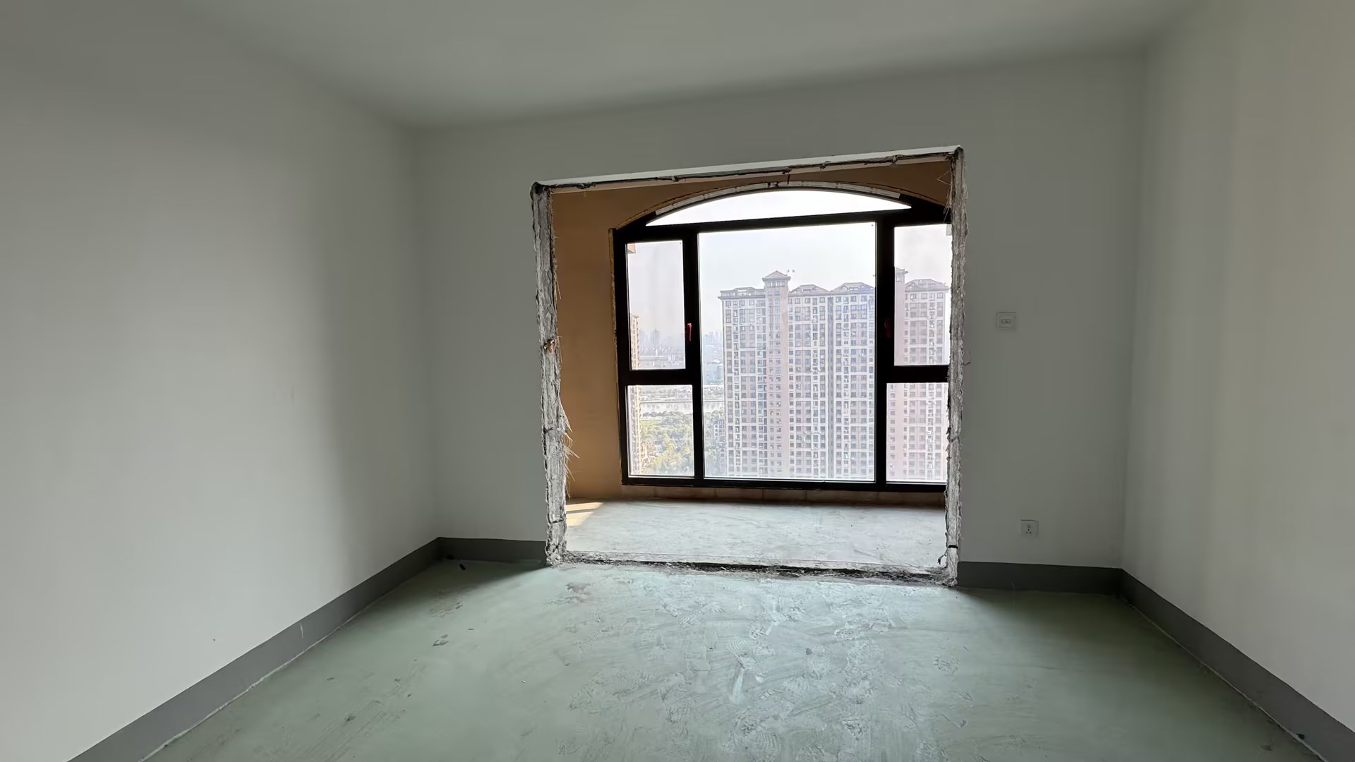 华强城二期 3室2厅2卫 132.00m²