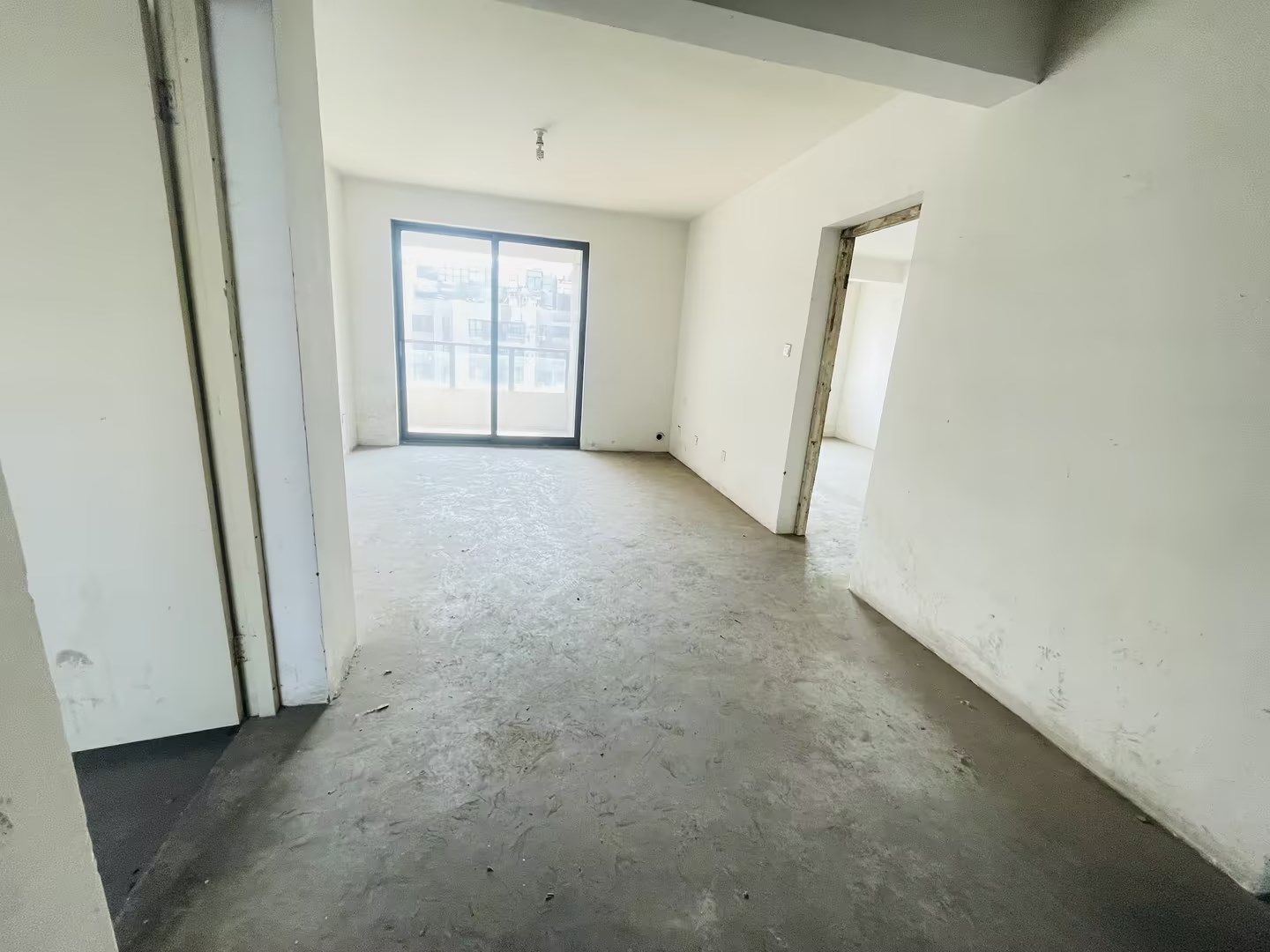 万通城 2室1厅1卫 102m²