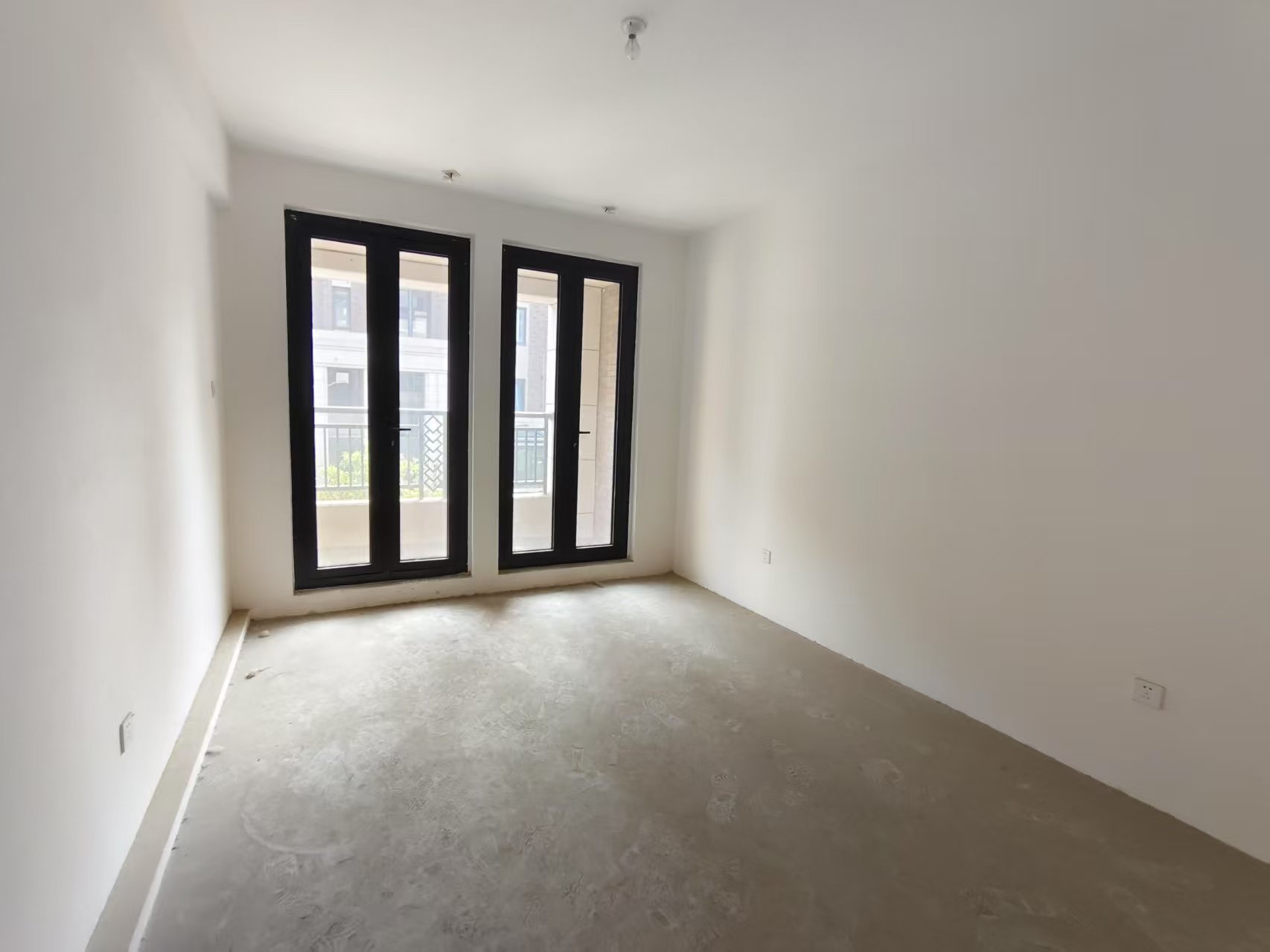 山水壹号 4室2厅3卫 269.00m²