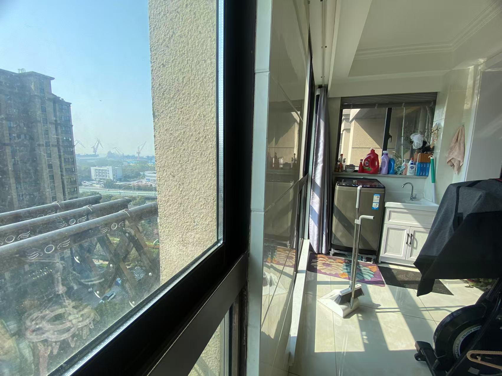 外滩花苑 3室2厅1卫 125.61m²