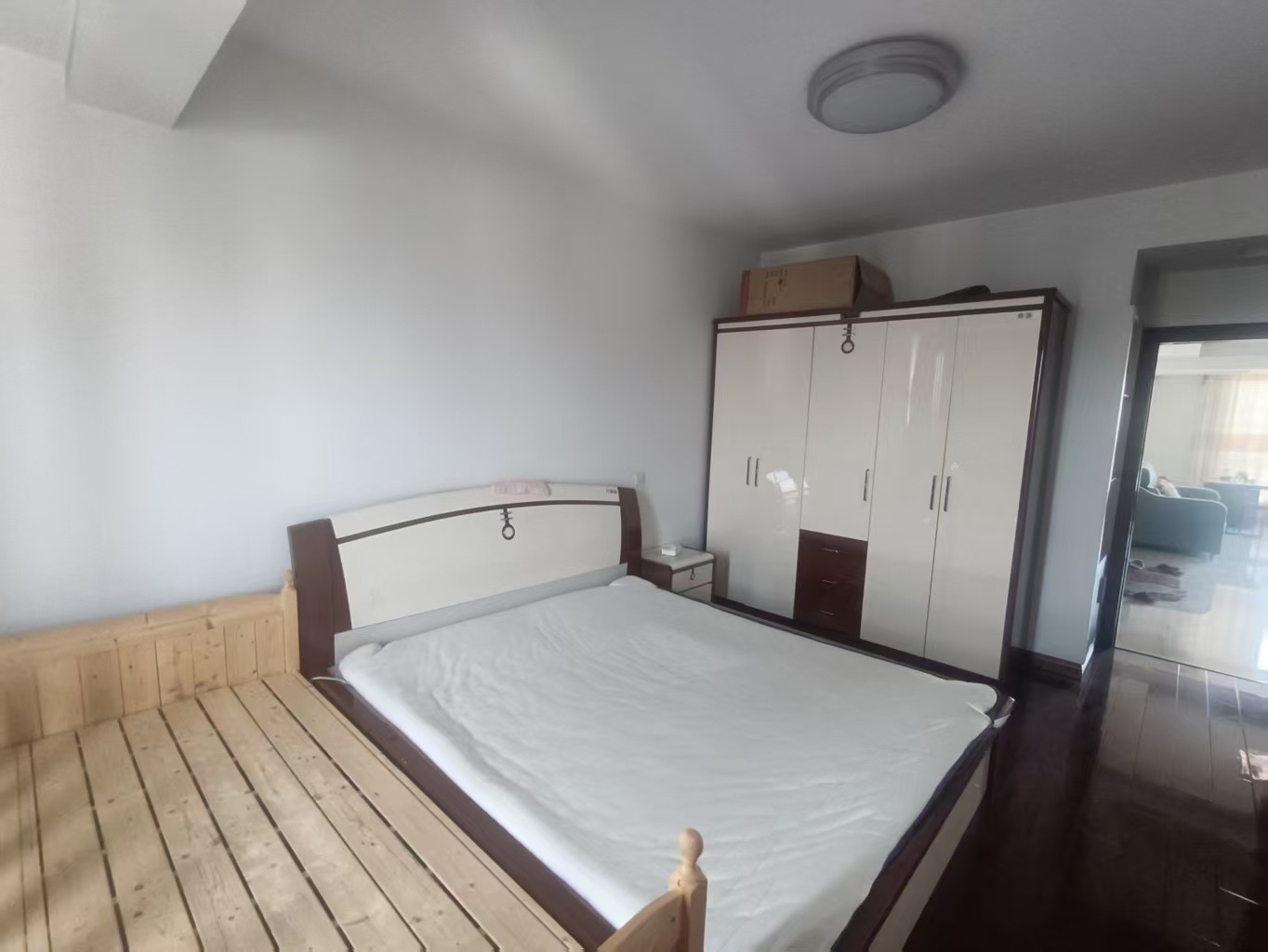 南方公寓 3室2厅2卫 143m&sup2;