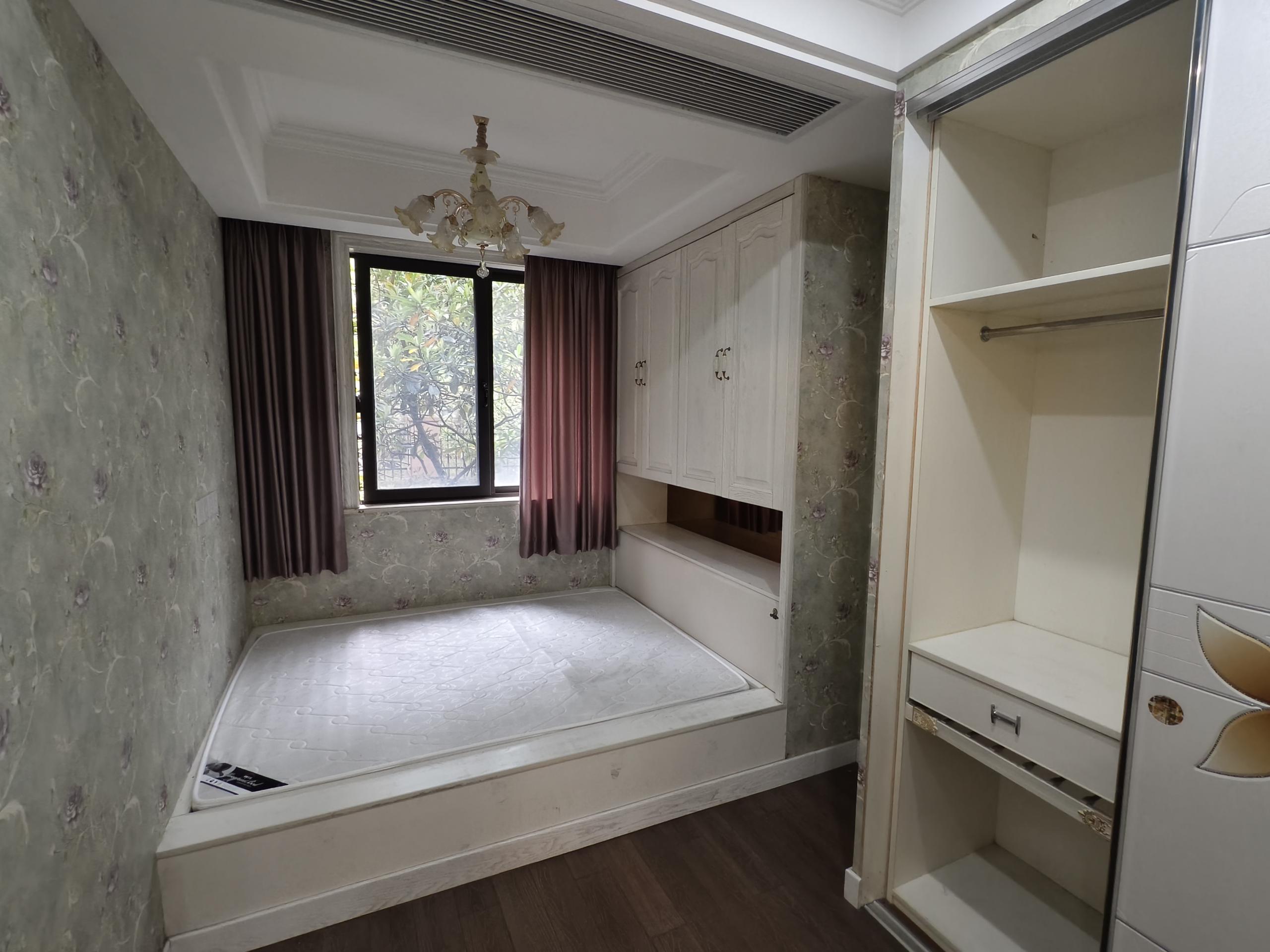 华强城一期 3室2厅1卫 133.92m&sup2;