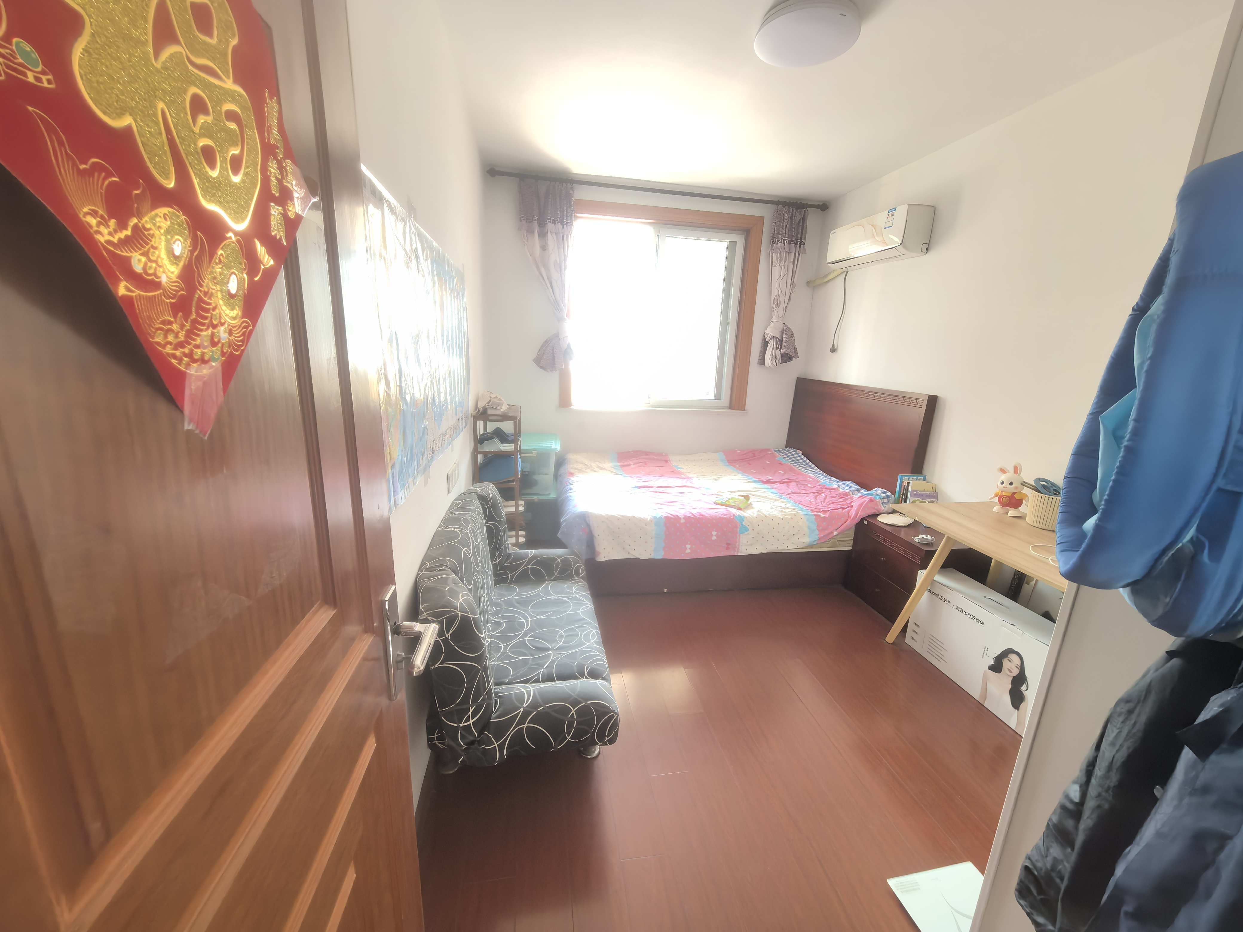 春天花园 3室2厅1卫 127.98m²