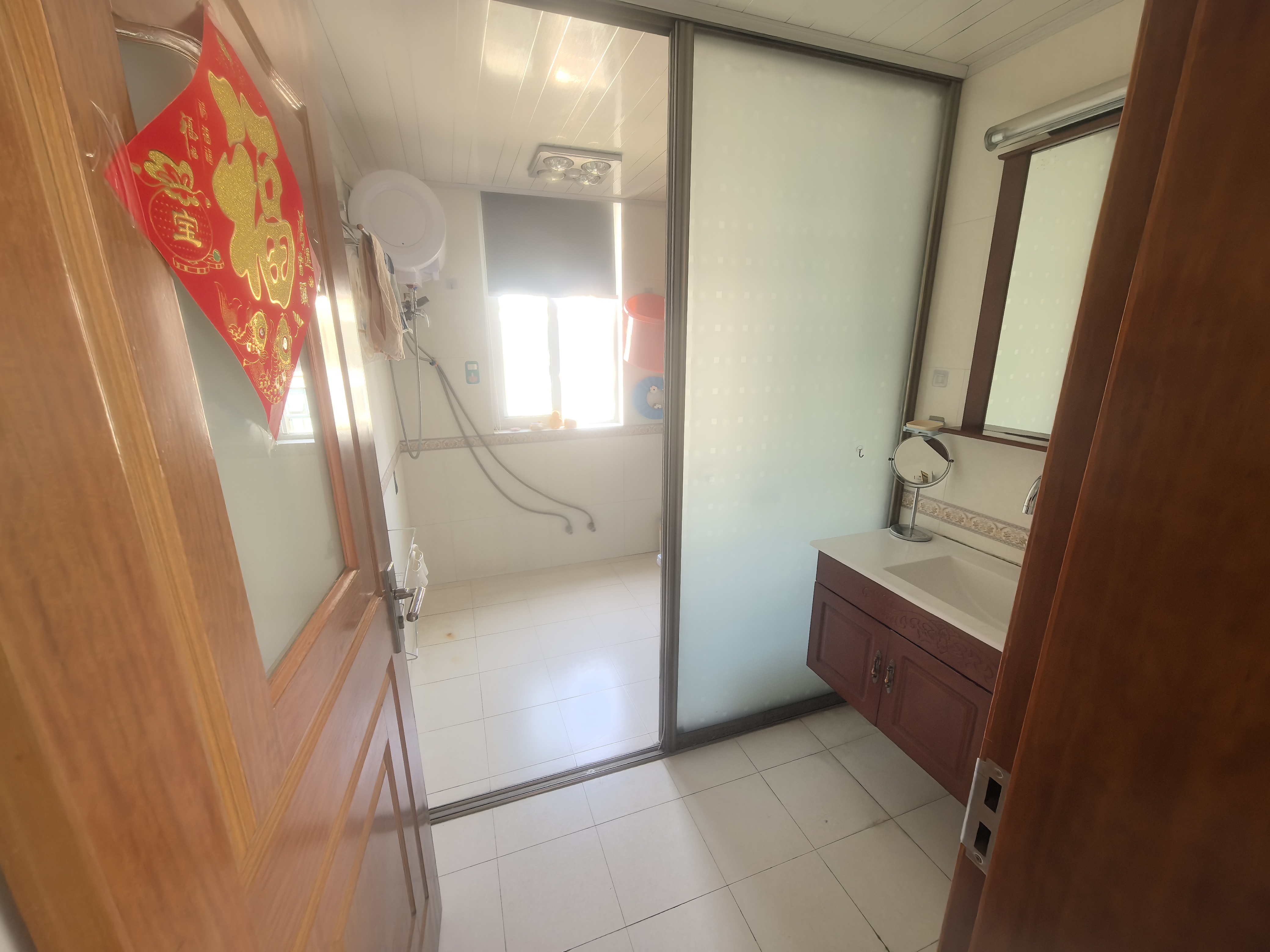 春天花园 3室2厅1卫 127.98m²