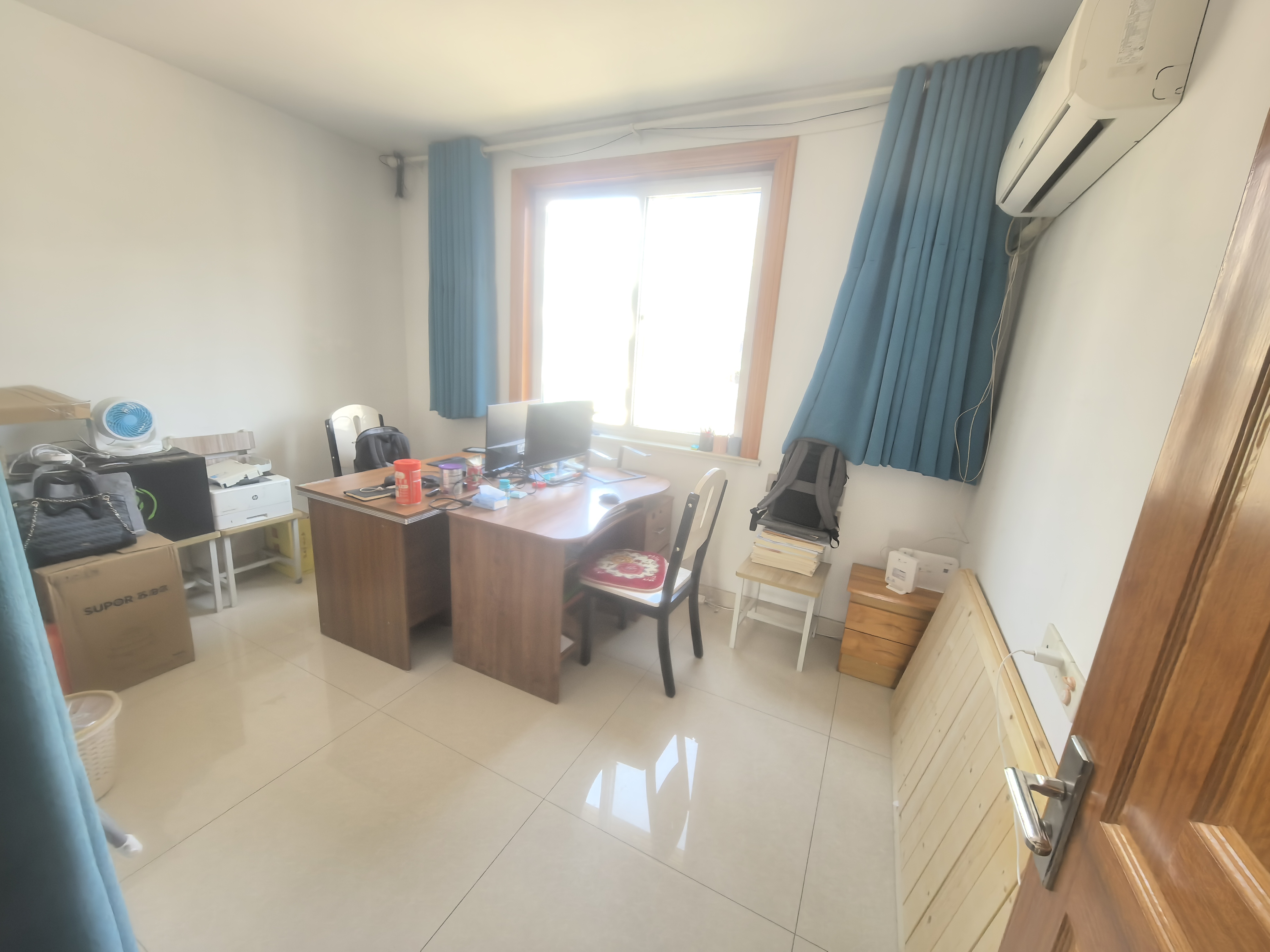 春天花园 3室2厅1卫 127.98m²