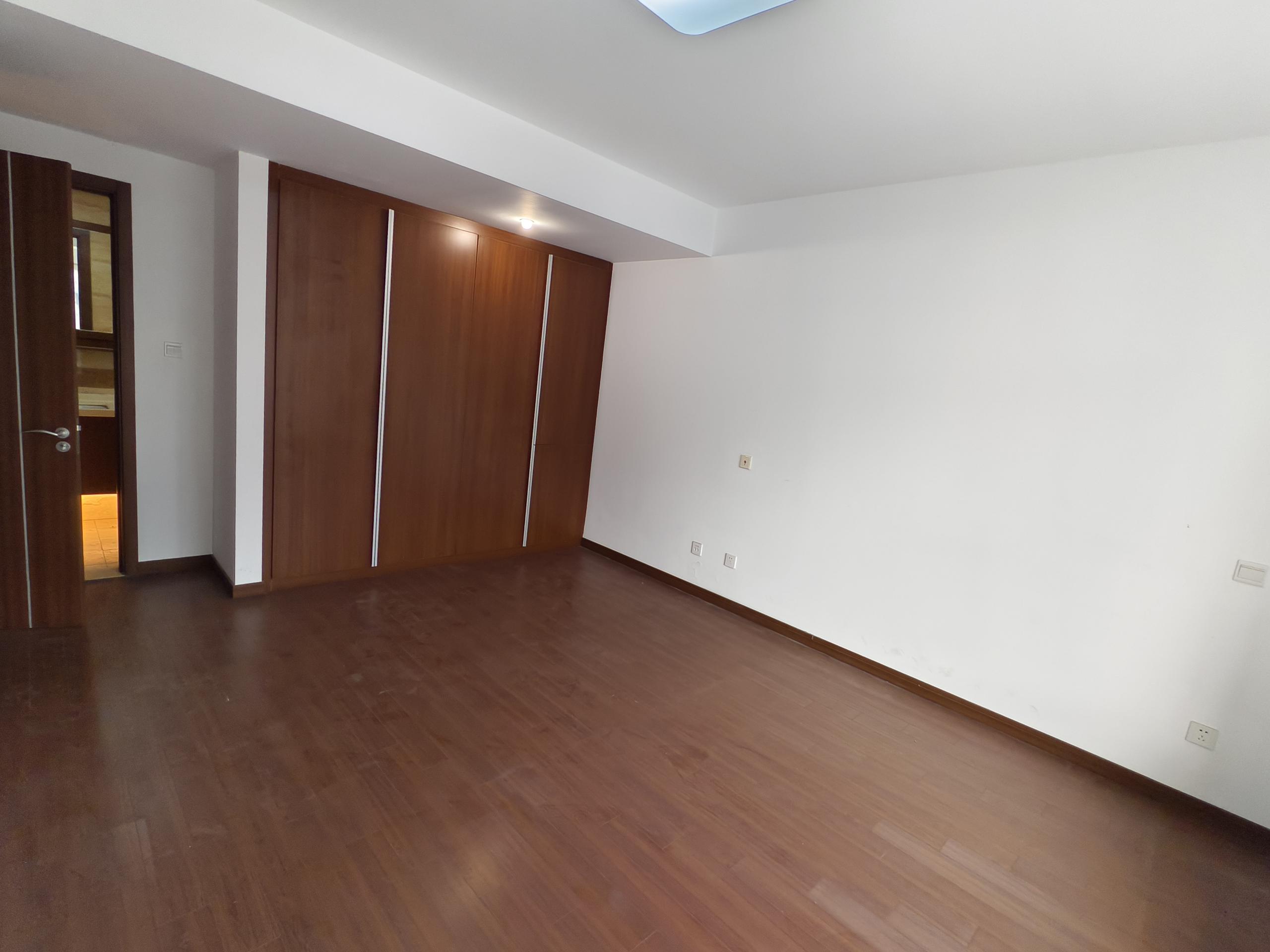 万科金域蓝湾 3室2厅2卫 138.00m²