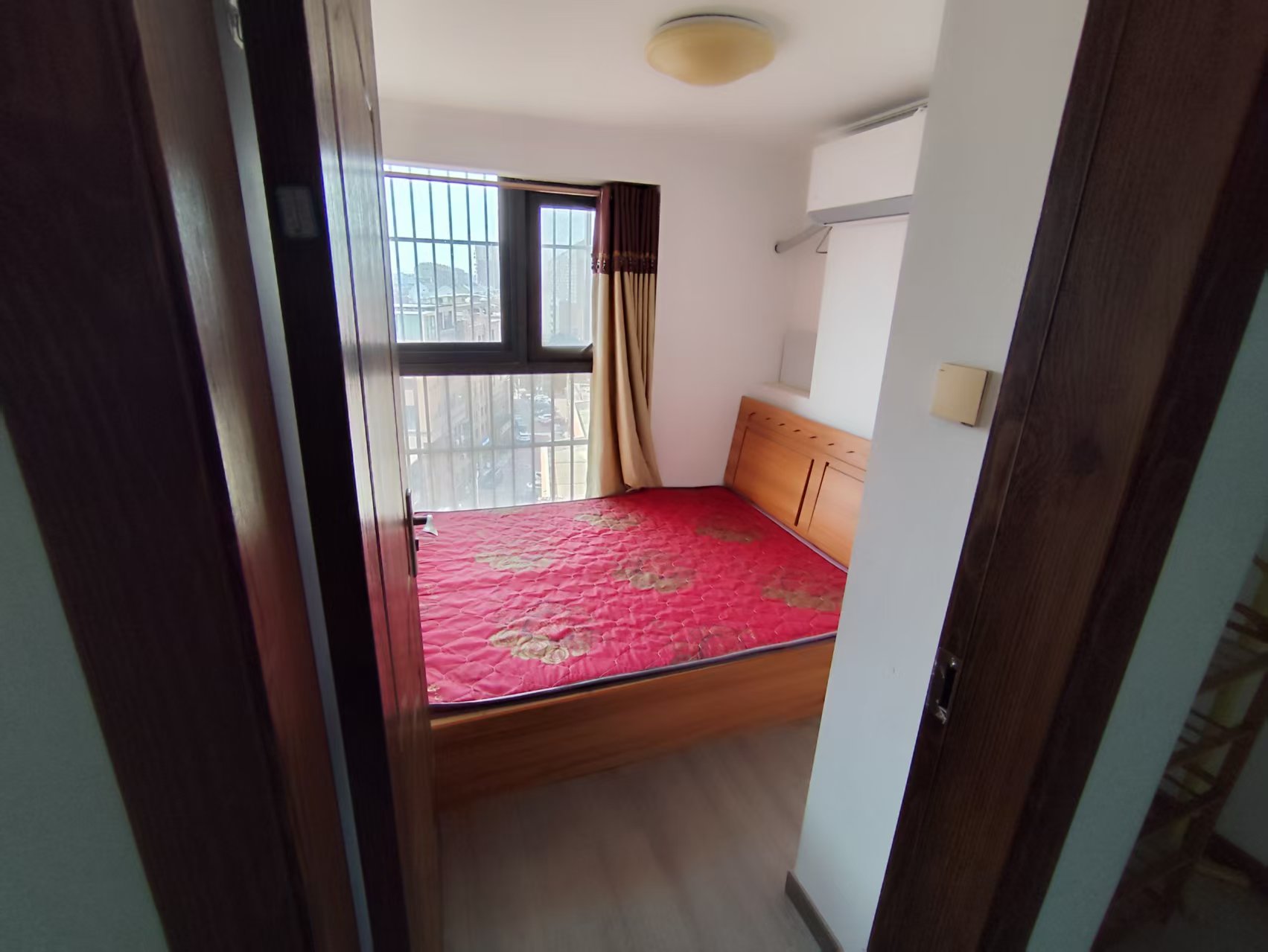 唐人公寓 3室1厅1卫 82m²