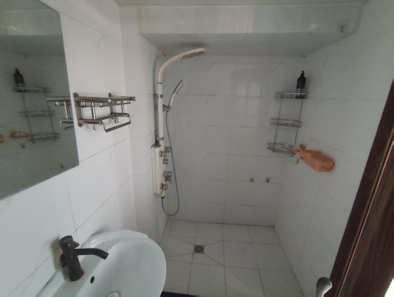 唐人公寓 3室1厅1卫 82m²