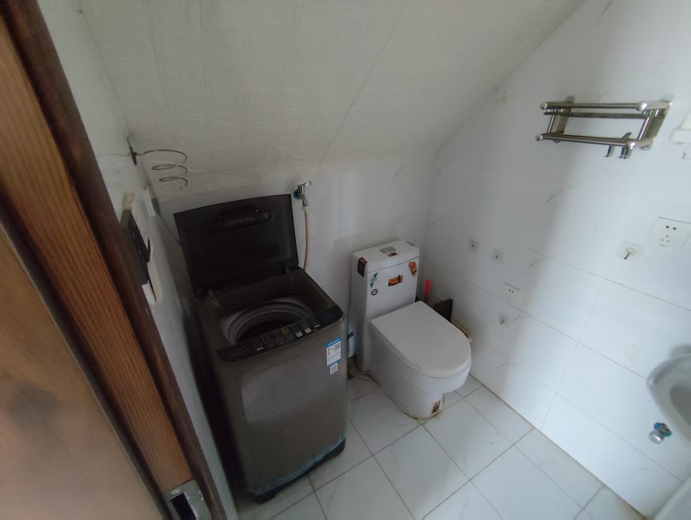 唐人公寓 3室1厅1卫 82m²