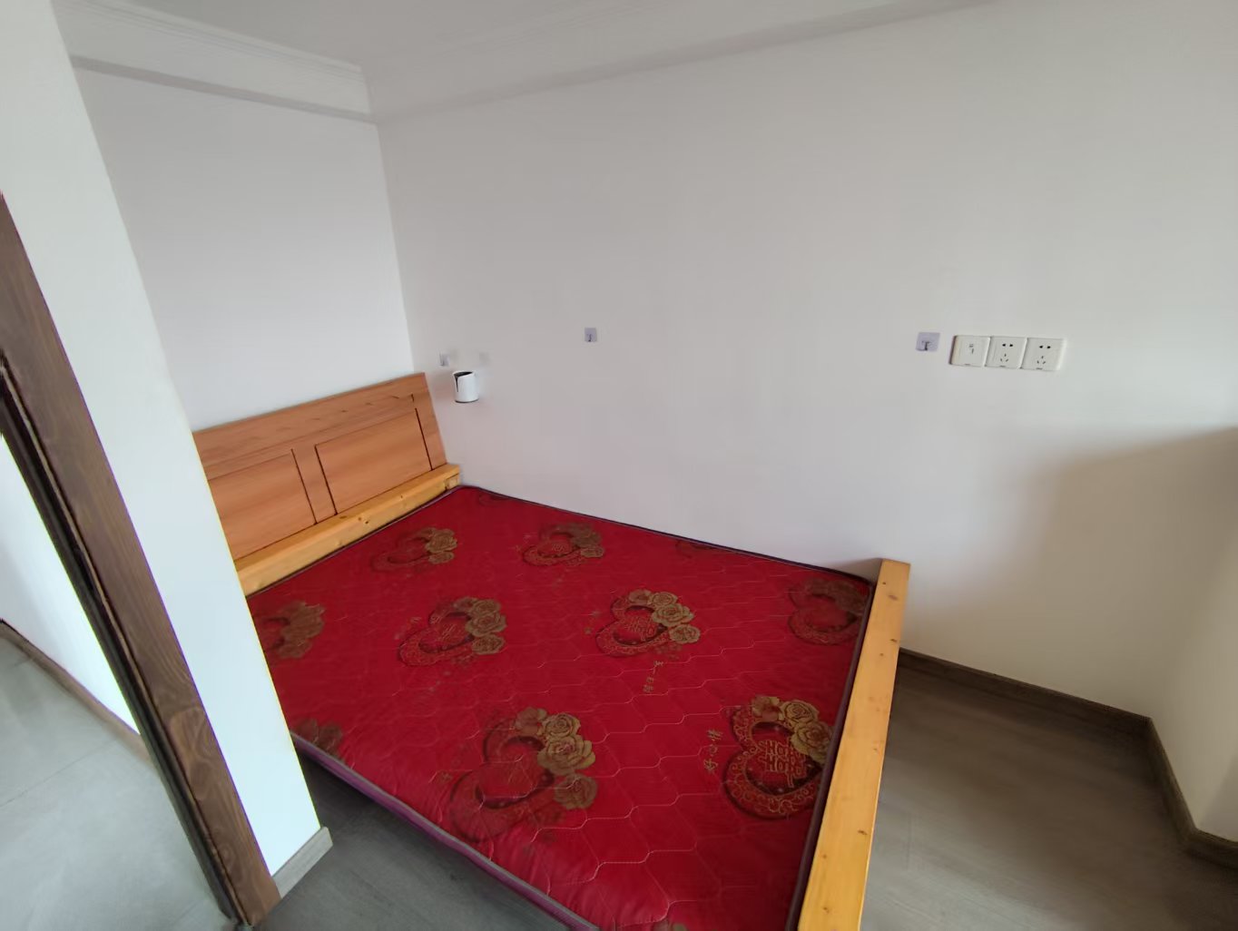 唐人公寓 3室1厅1卫 82m²