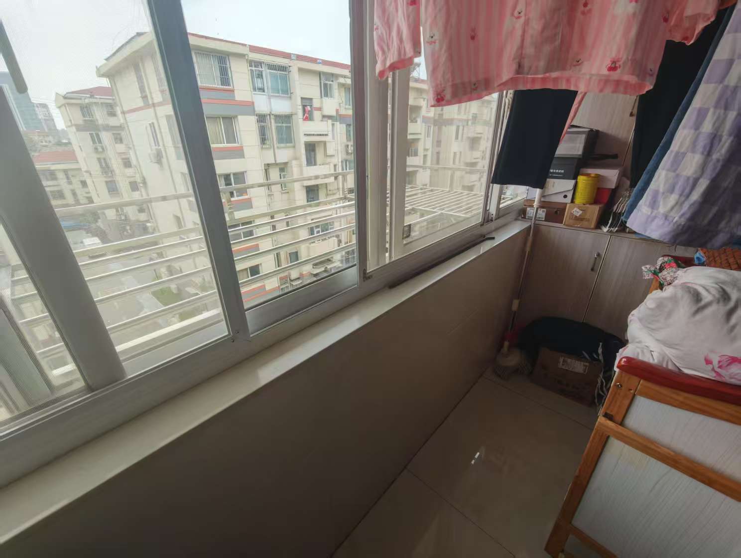 易家桥新村 3室1厅1卫 72m²