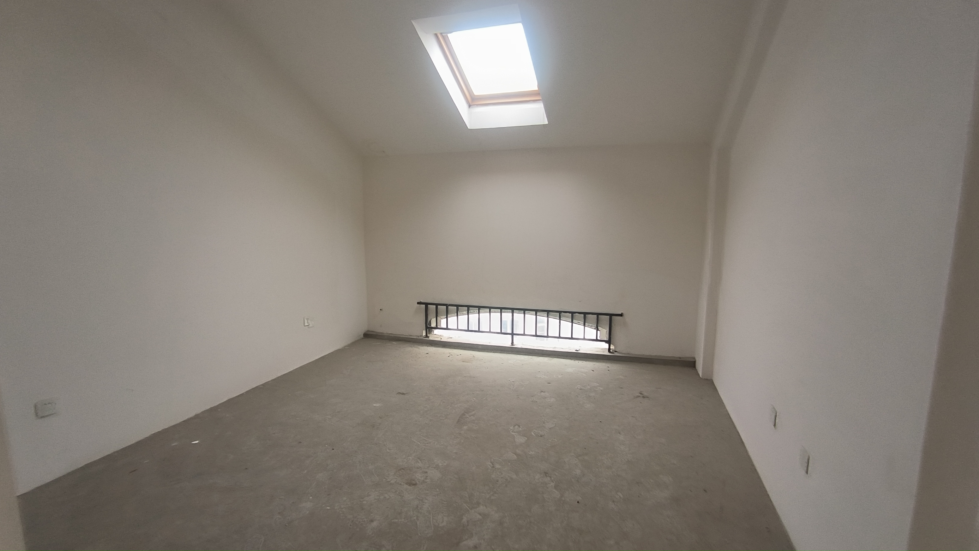 军山花园 4室1厅2卫 185.5m&sup2;