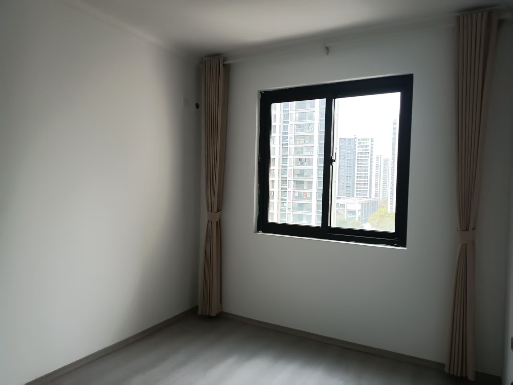 绿地江海图 3室2厅2卫 115m²
