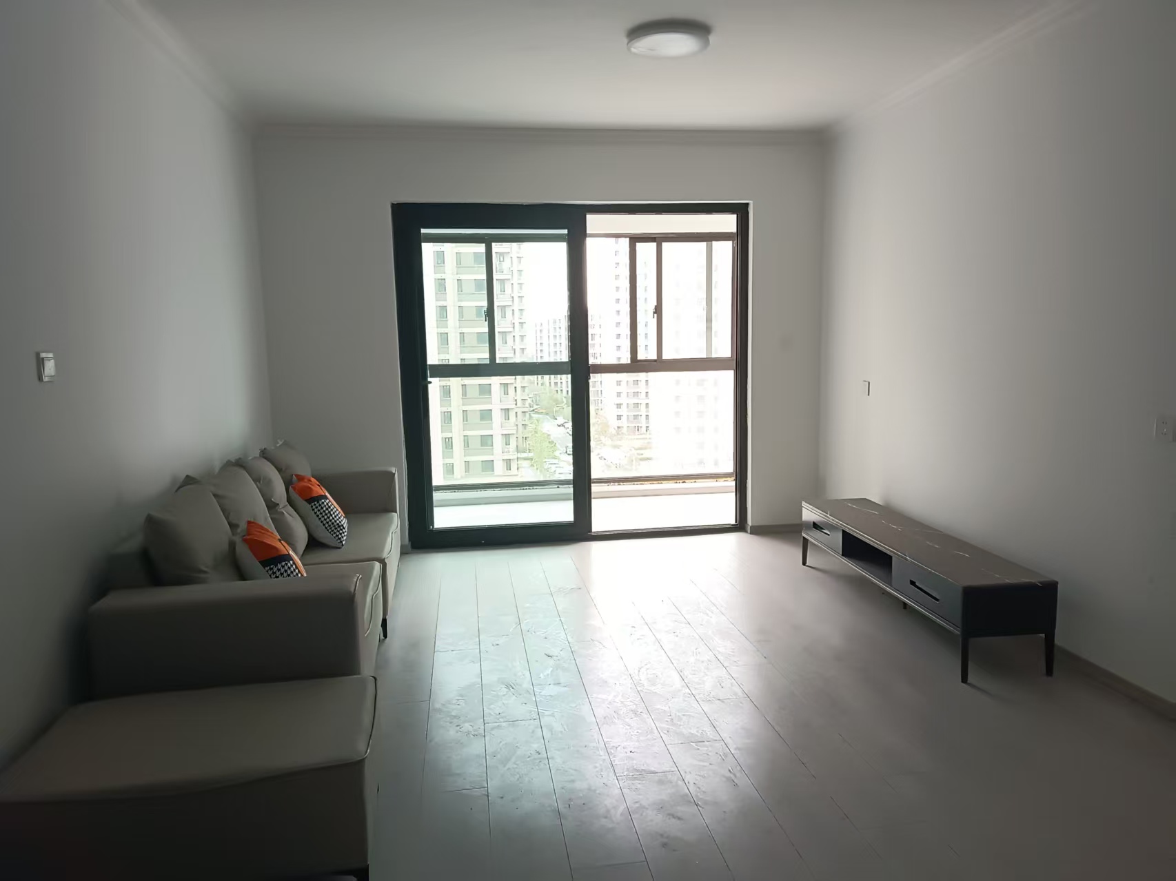 绿地江海图 3室2厅2卫 115m²