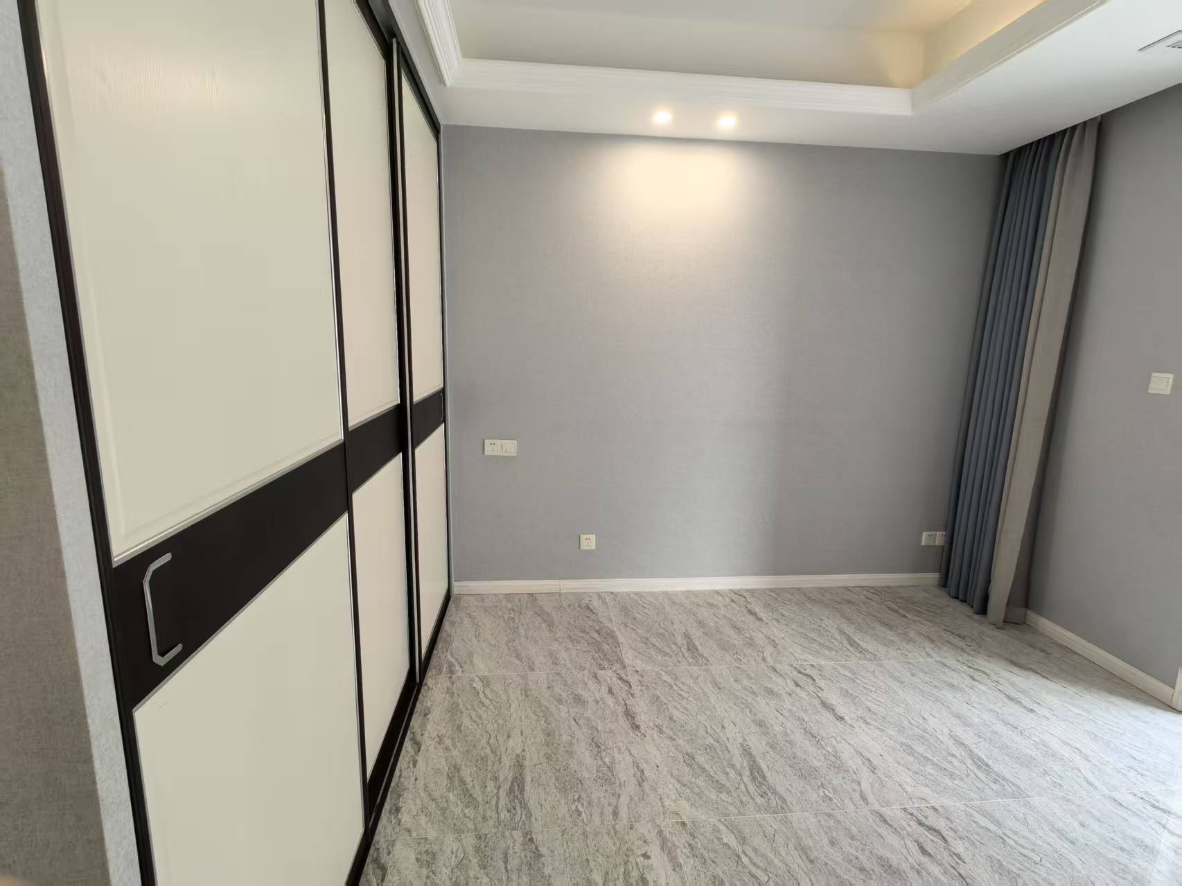 银洲·皇家花园 3室1厅1卫 110m²