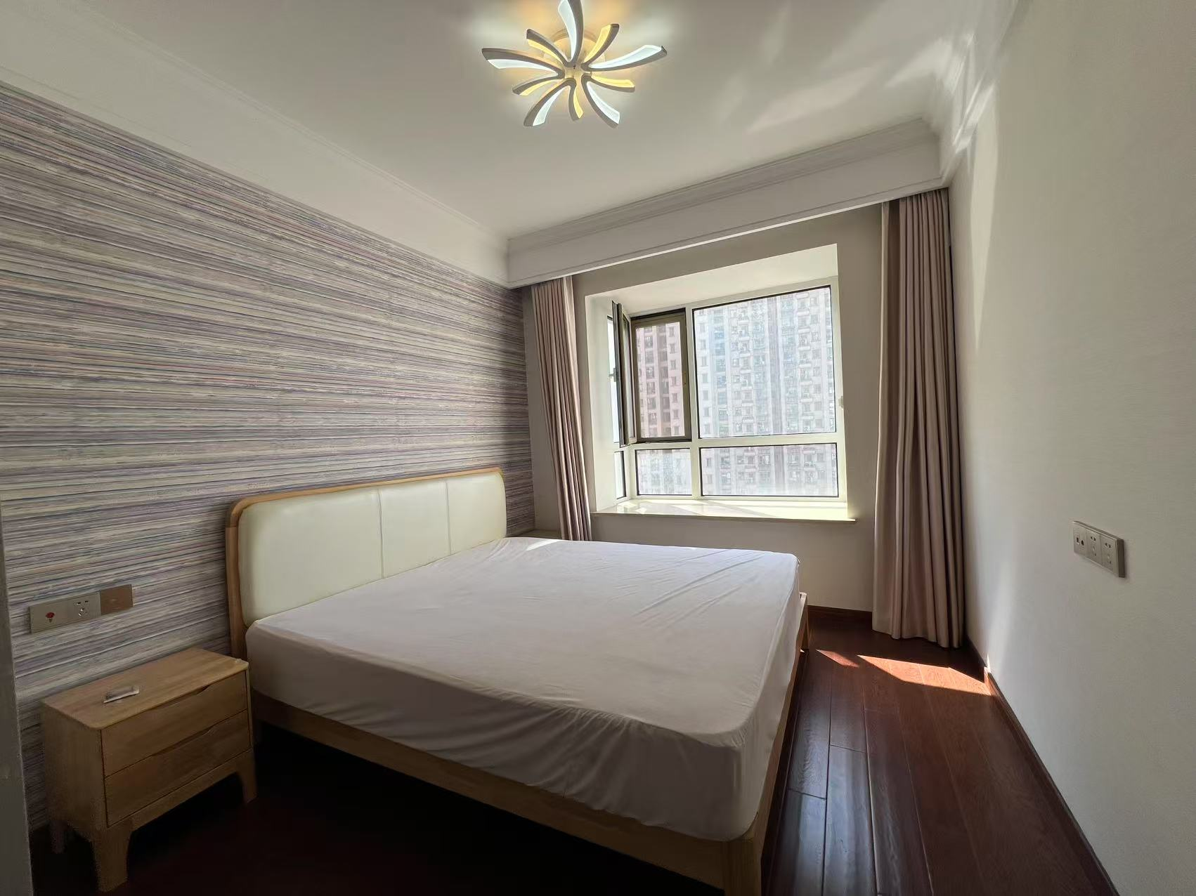 中南世纪花城三期 4室2厅2卫 144m²