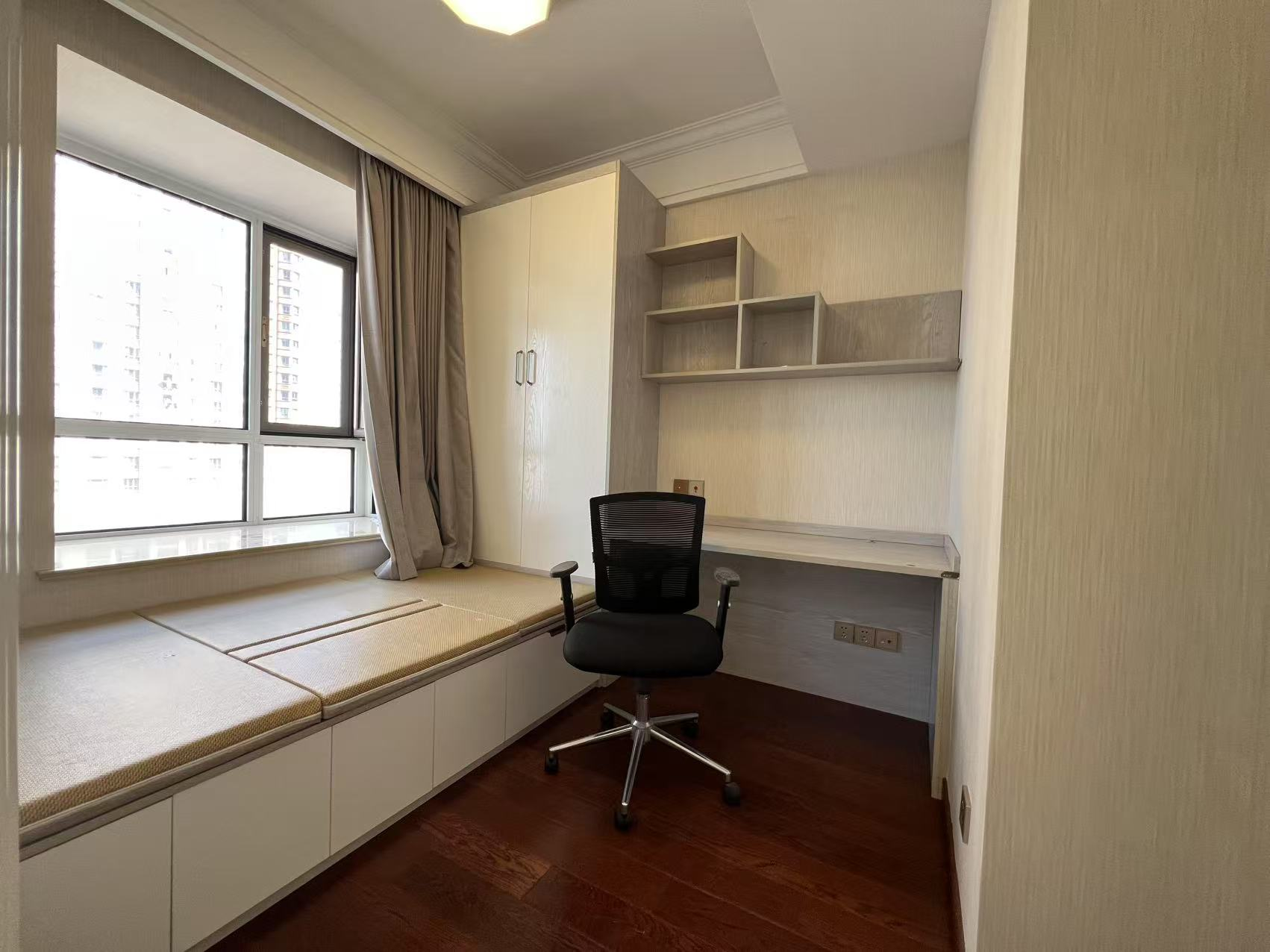 中南世纪花城三期 4室2厅2卫 144m²