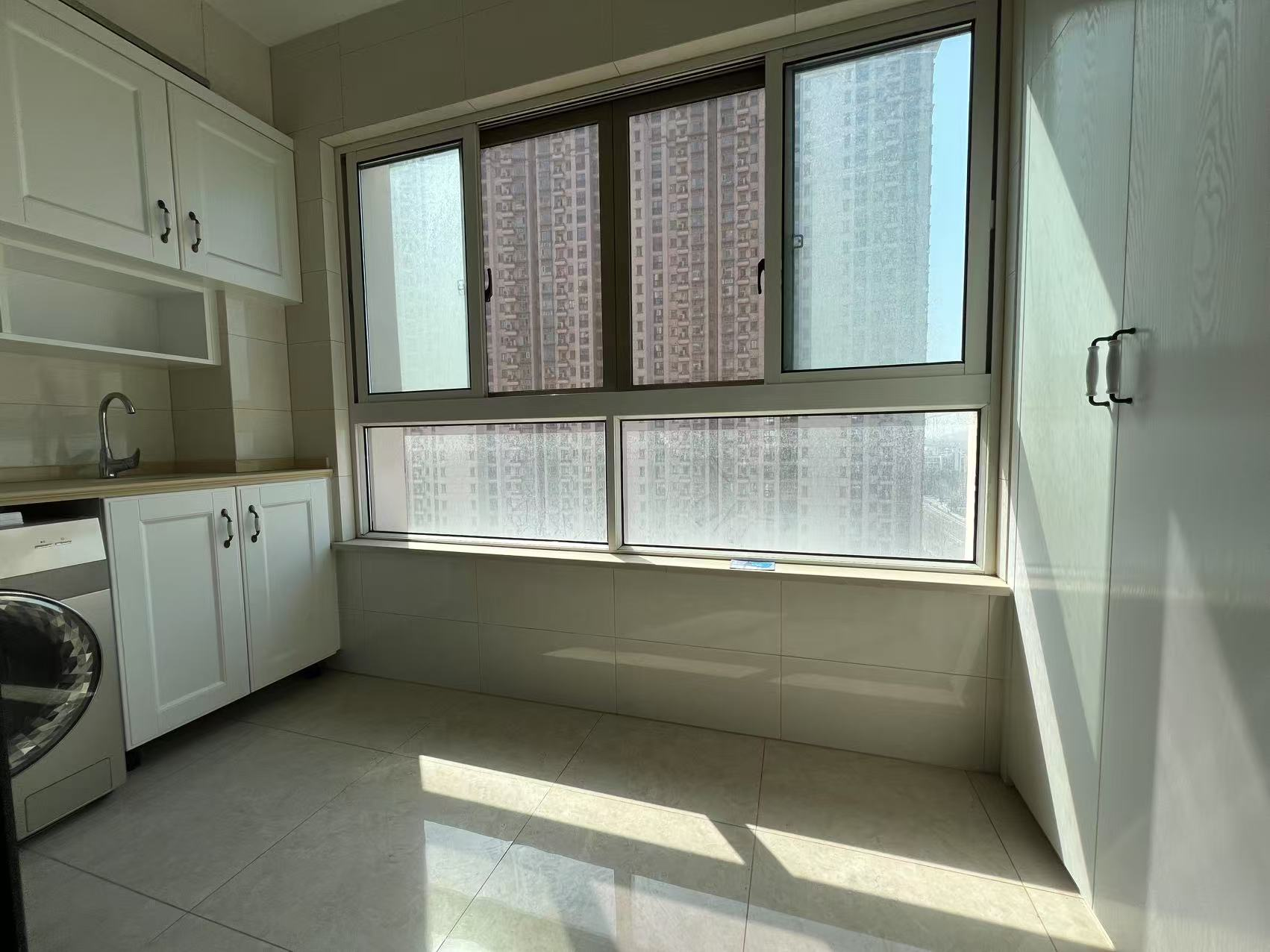 中南世纪花城三期 4室2厅2卫 144m²