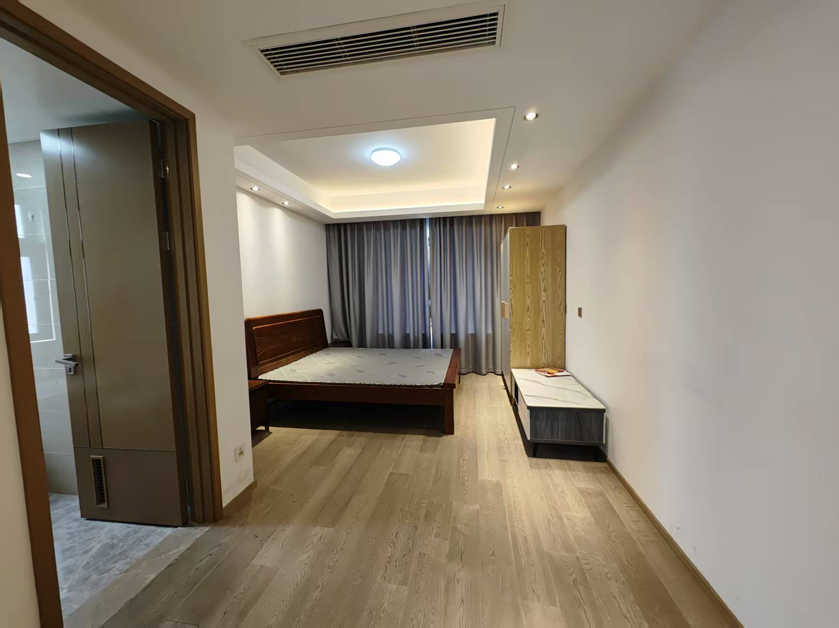 珑府 3室2厅2卫 125m&sup2;