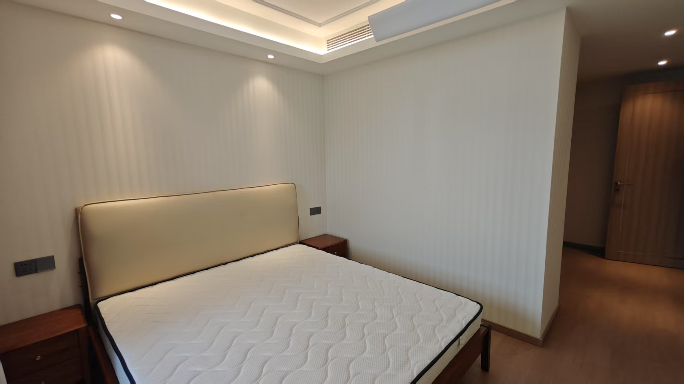龙湖天宸源著 3室2厅2卫 117m²