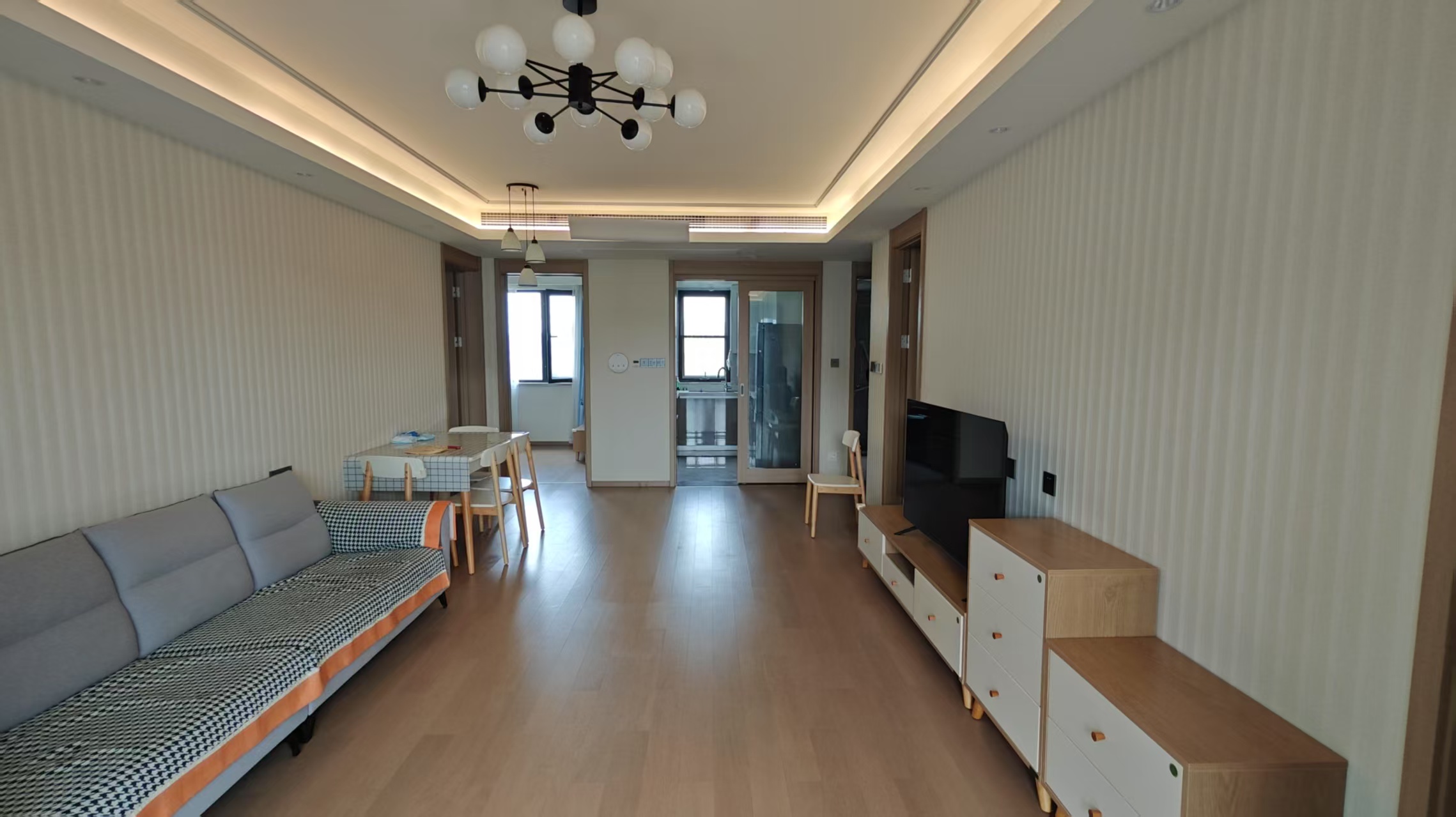 龙湖天宸源著 3室2厅2卫 117m²