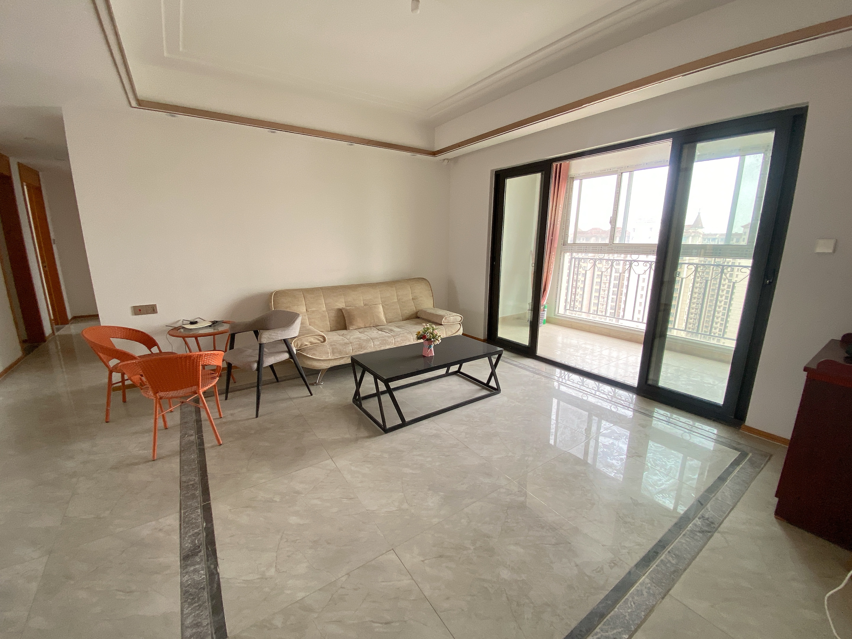 中南世纪花城三期 4室2厅2卫 165.9m²