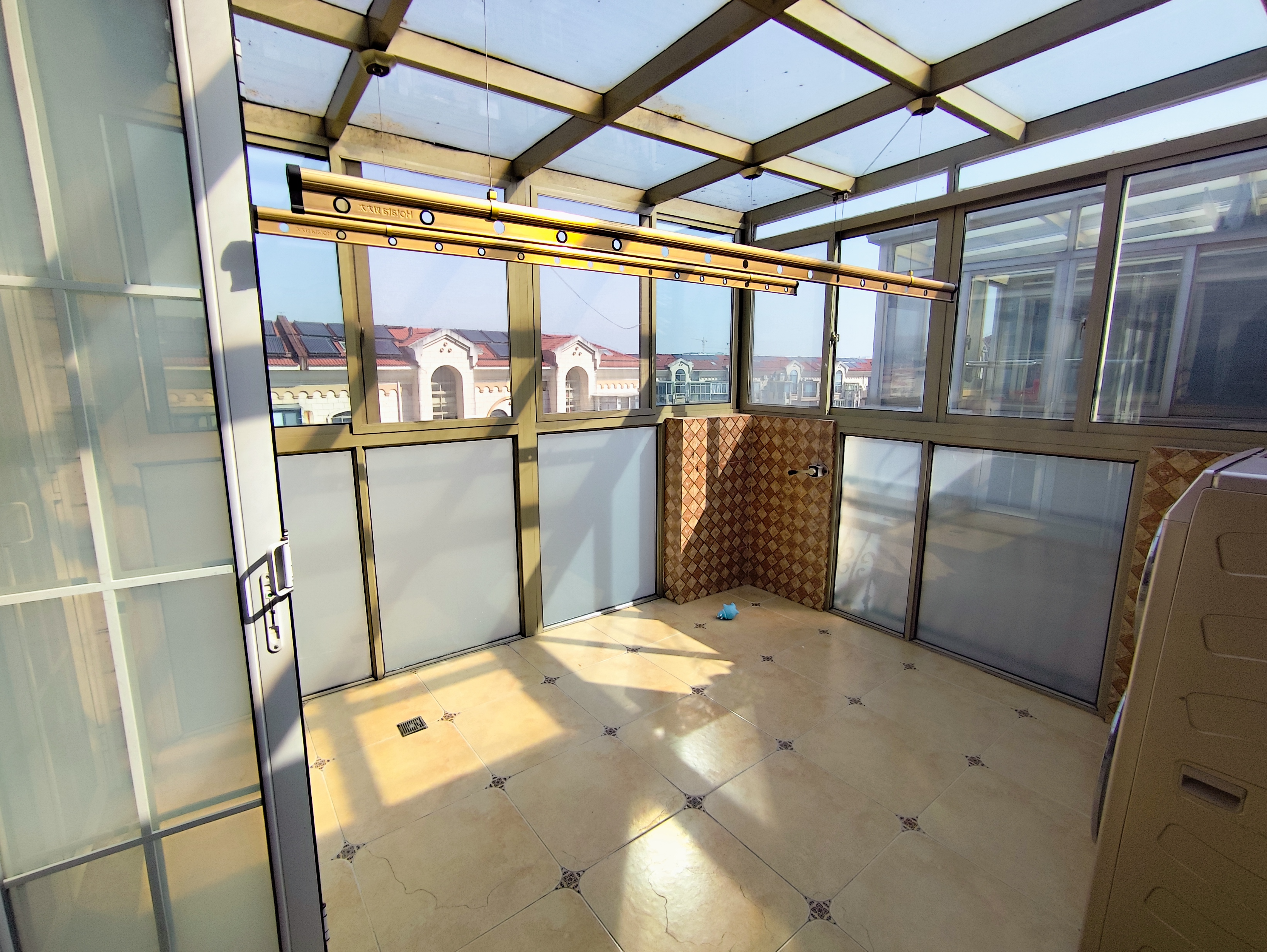 军山花园 5室3厅3卫 219.54m²