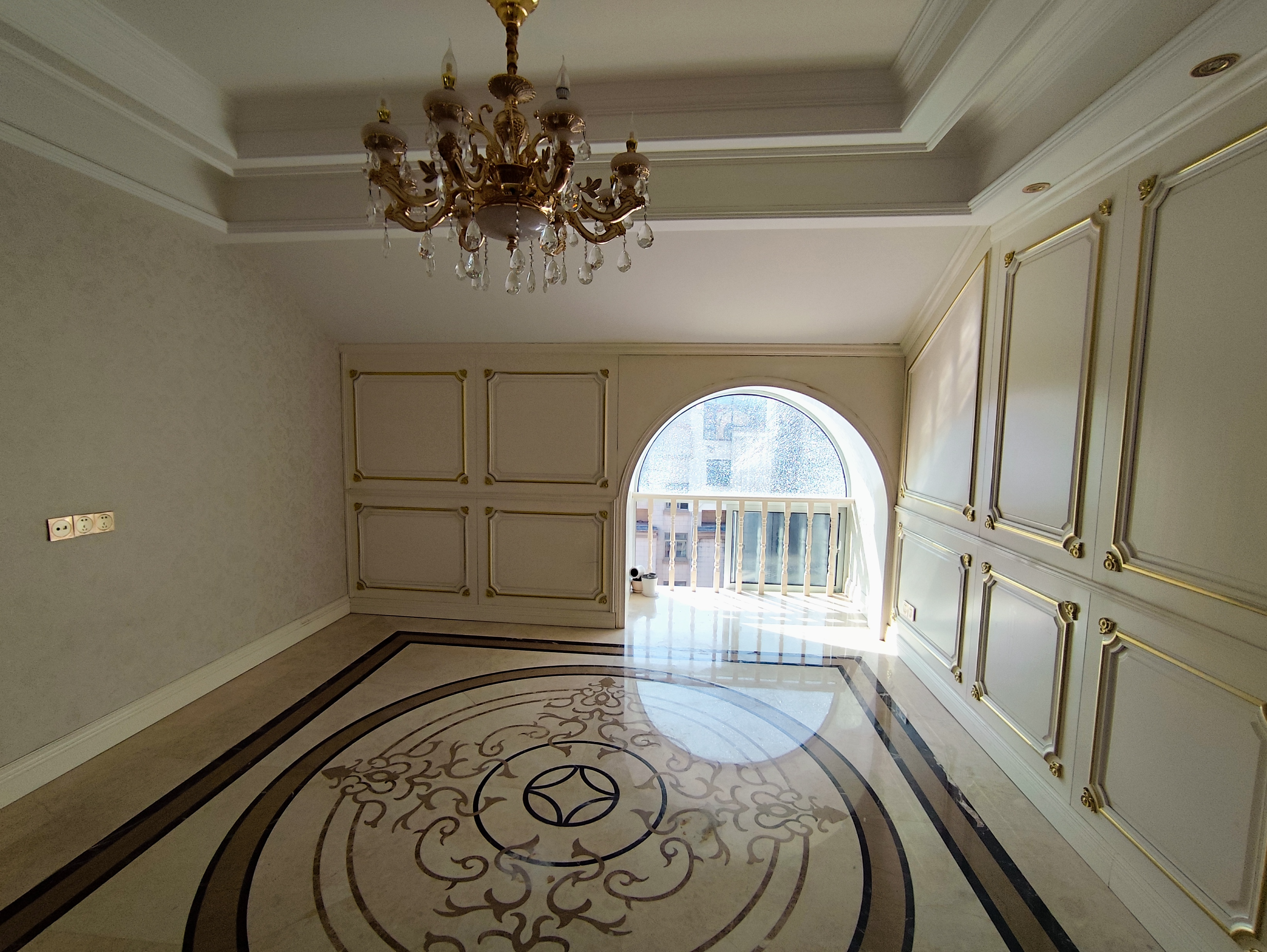 军山花园 5室3厅3卫 219.54m²