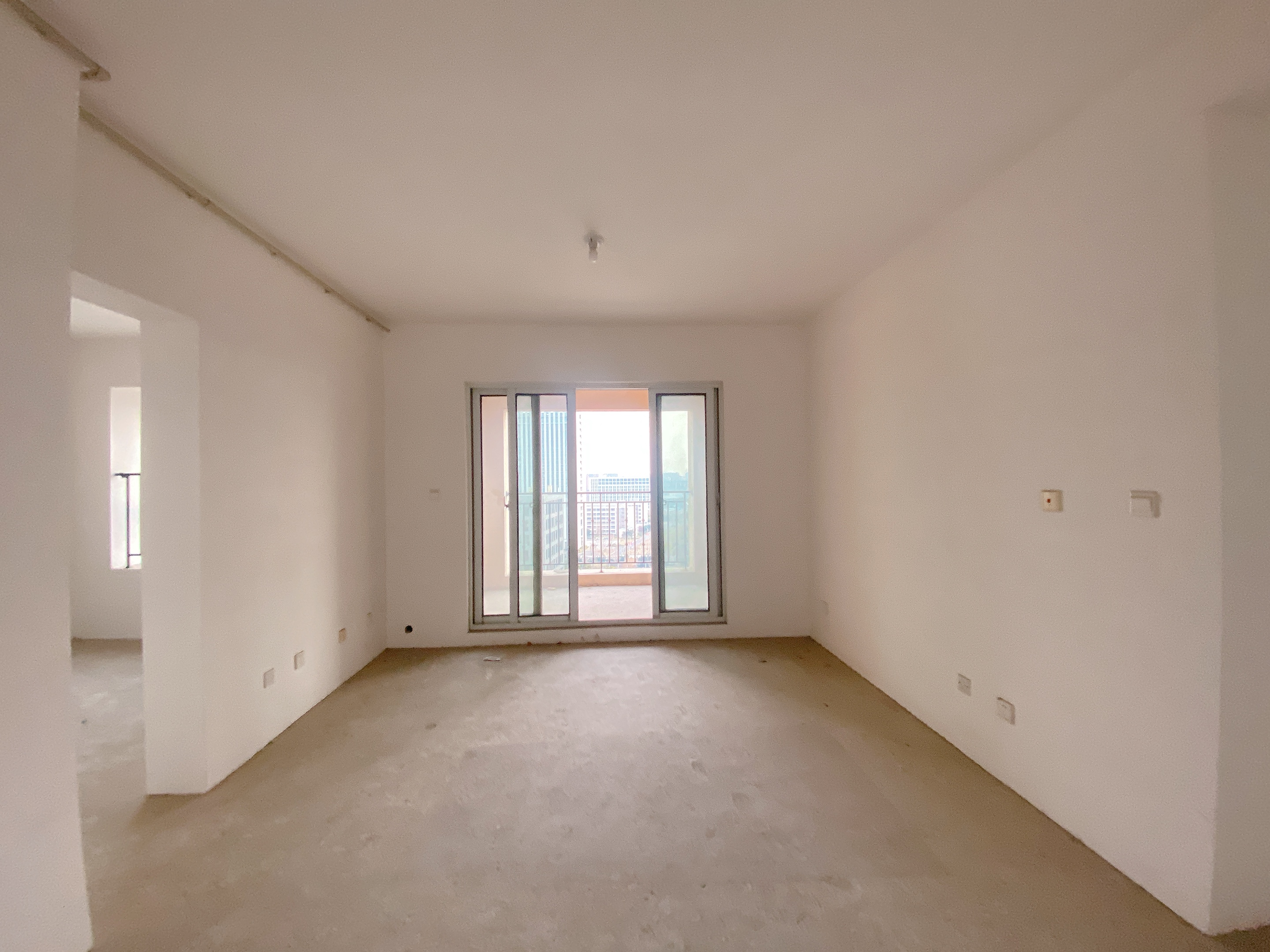 中南世纪花城三期 4室2厅2卫 143.21m²