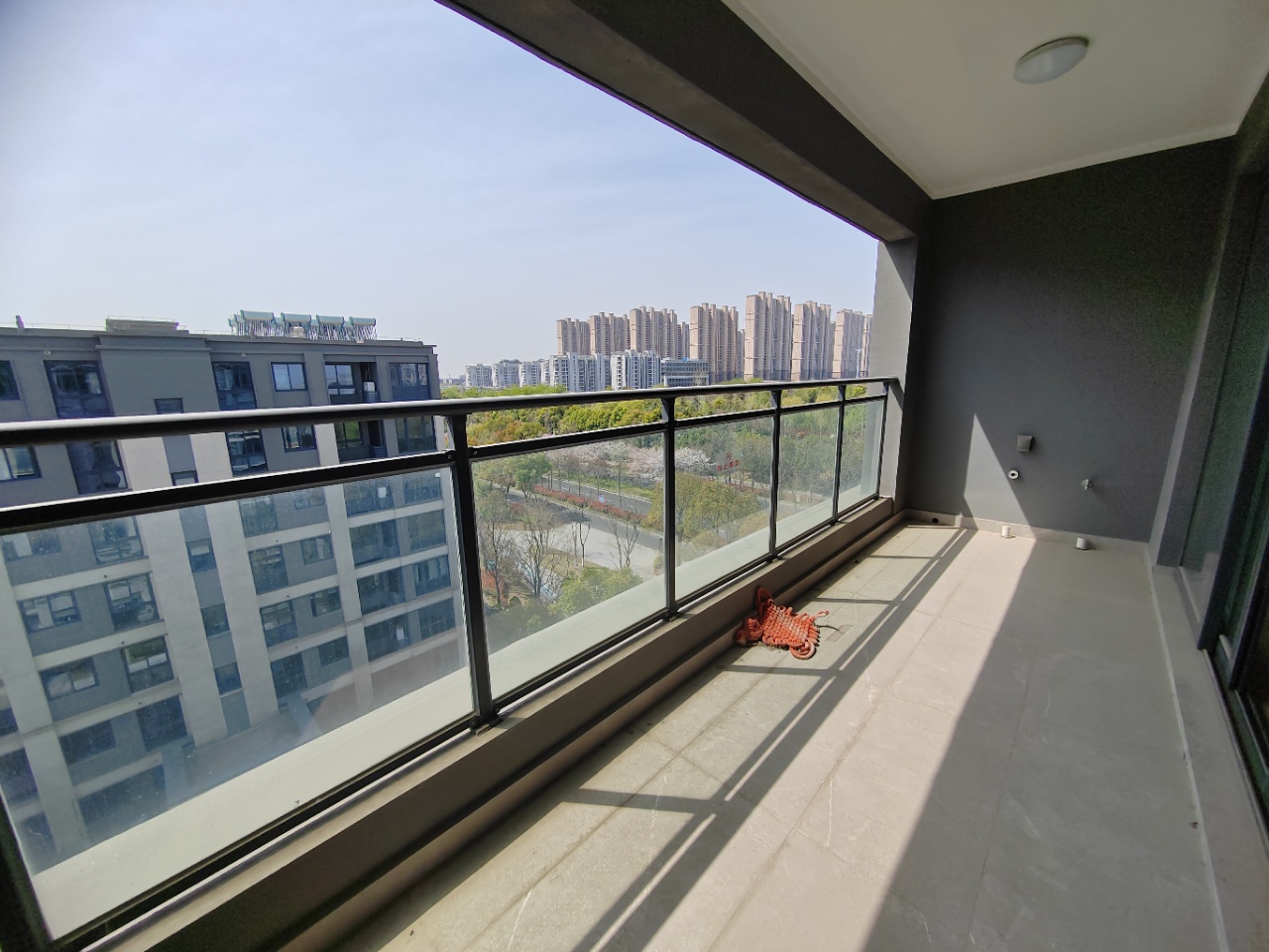 万科翡翠公园 3室2厅2卫 127m&sup2;
