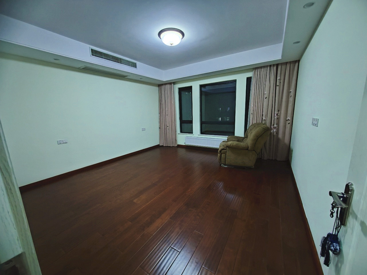 南通橡树湾 4室2厅3卫 248.07m&sup2;