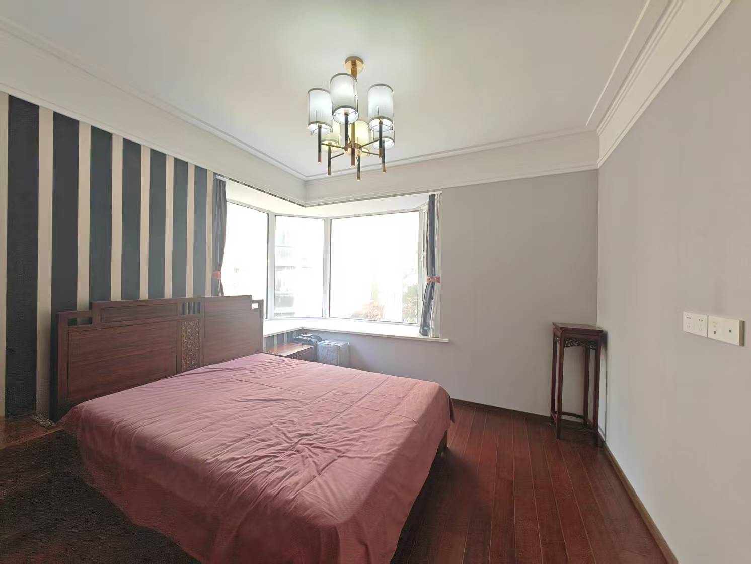 优山美地花园南区 5室2厅3卫 326.50m²