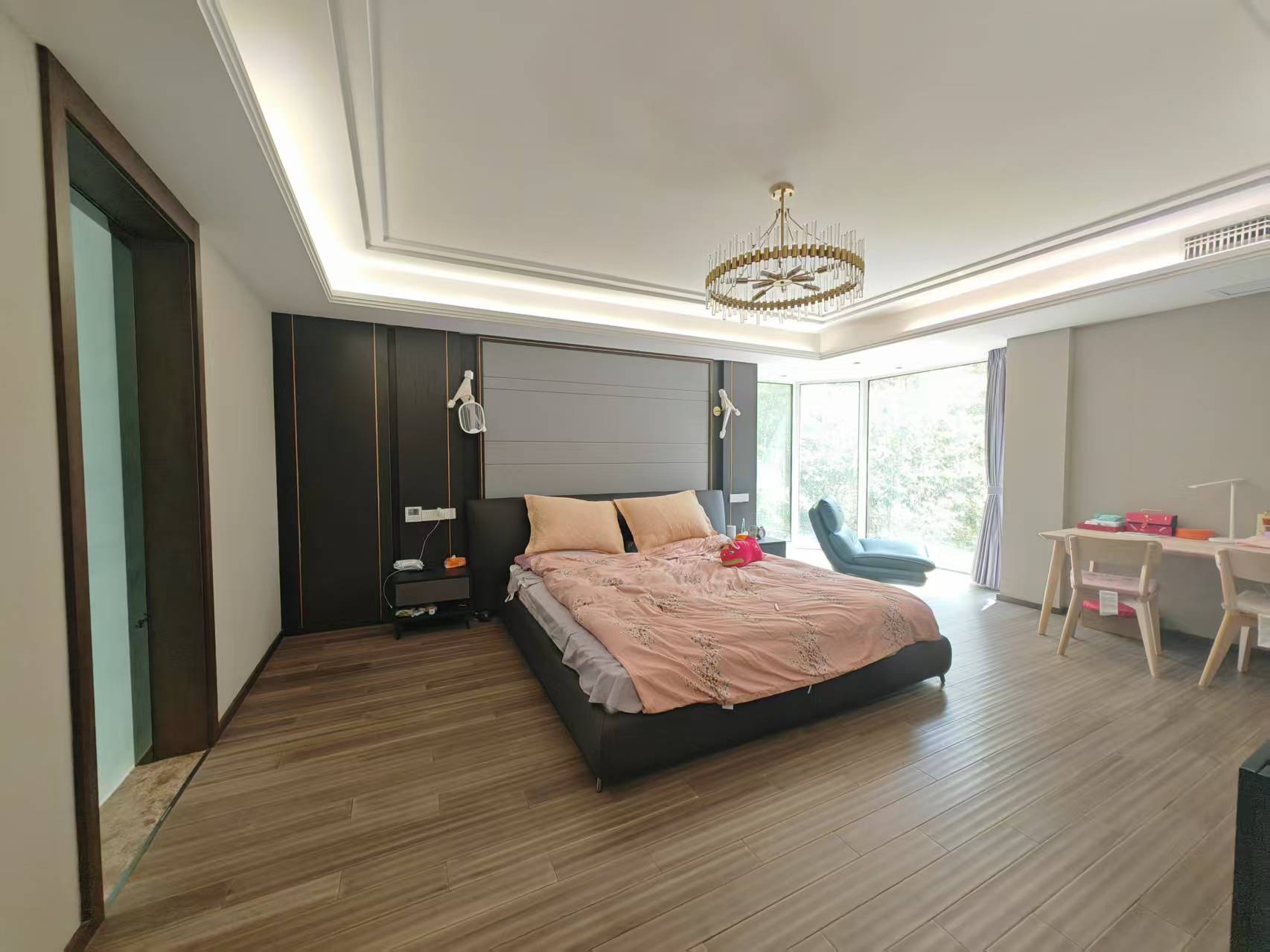 优山美地花园南区 5室2厅3卫 326.50m²