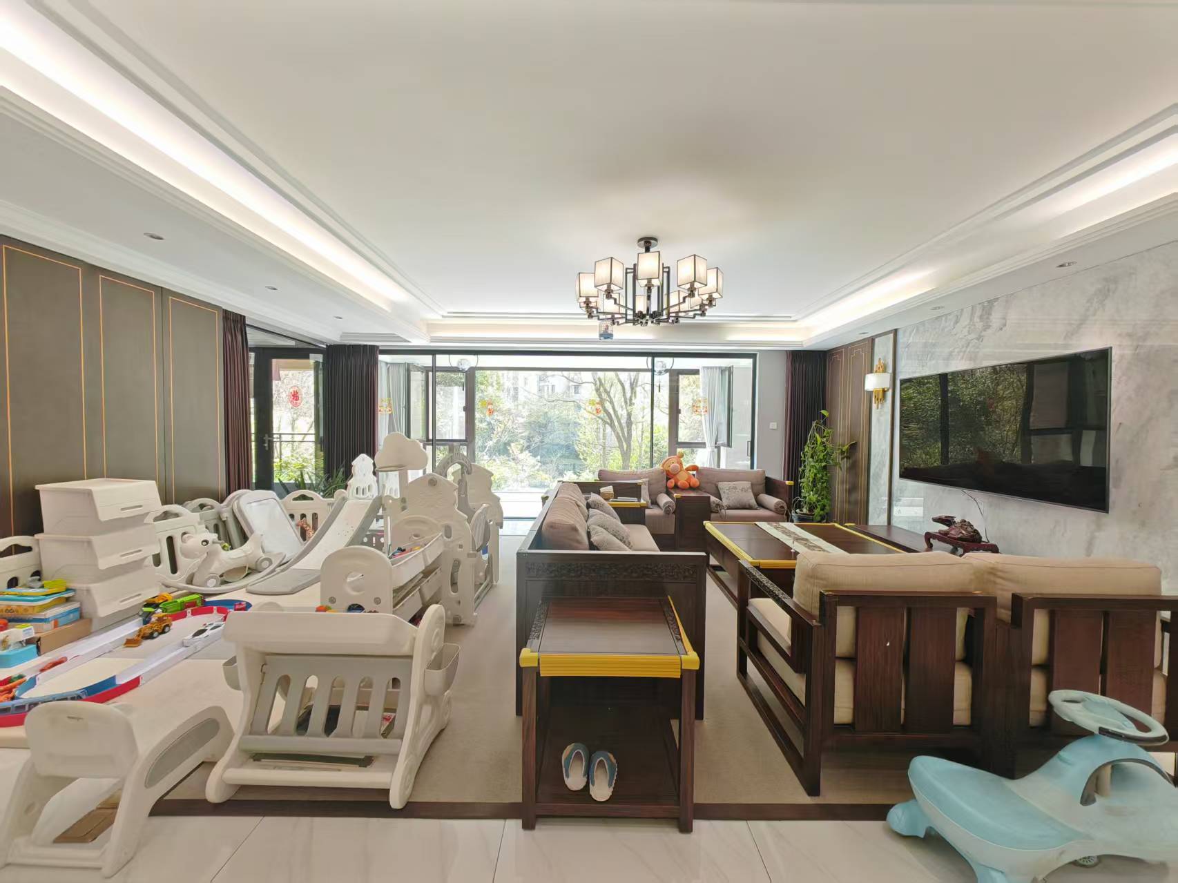 优山美地花园南区 5室2厅3卫 326.50m²