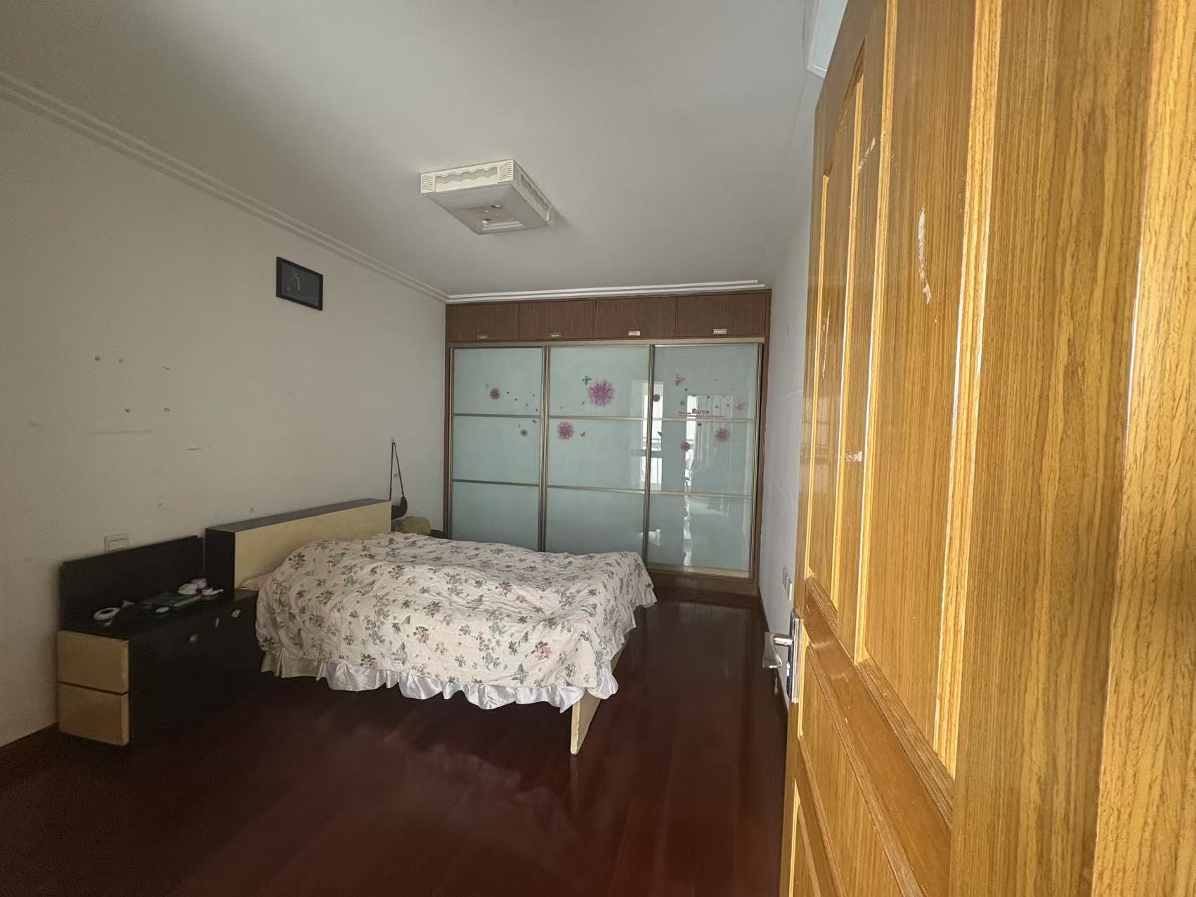王府大厦 2室2厅1卫 124m&sup2;
